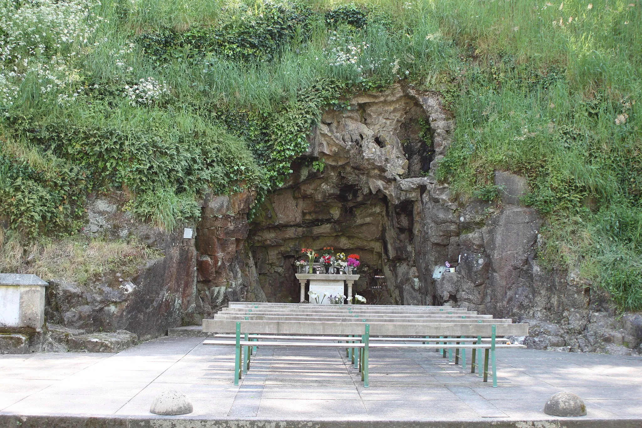 Photo showing: Grotte de Lourdes, Fr-85-le Poire-sur-Vie.