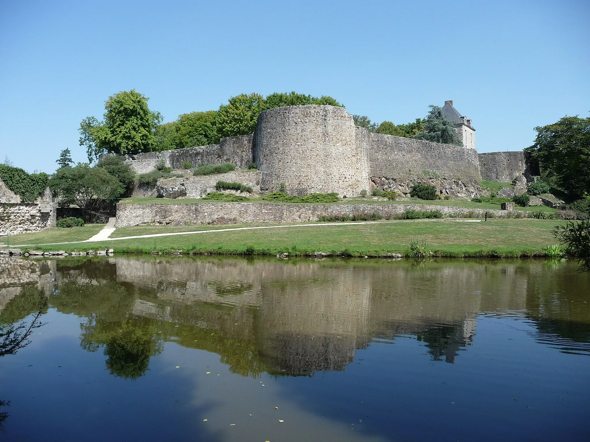 Photo showing: This building is indexed in the base Mérimée, a database of architectural heritage maintained by the French Ministry of Culture, under the reference IA00015064 .