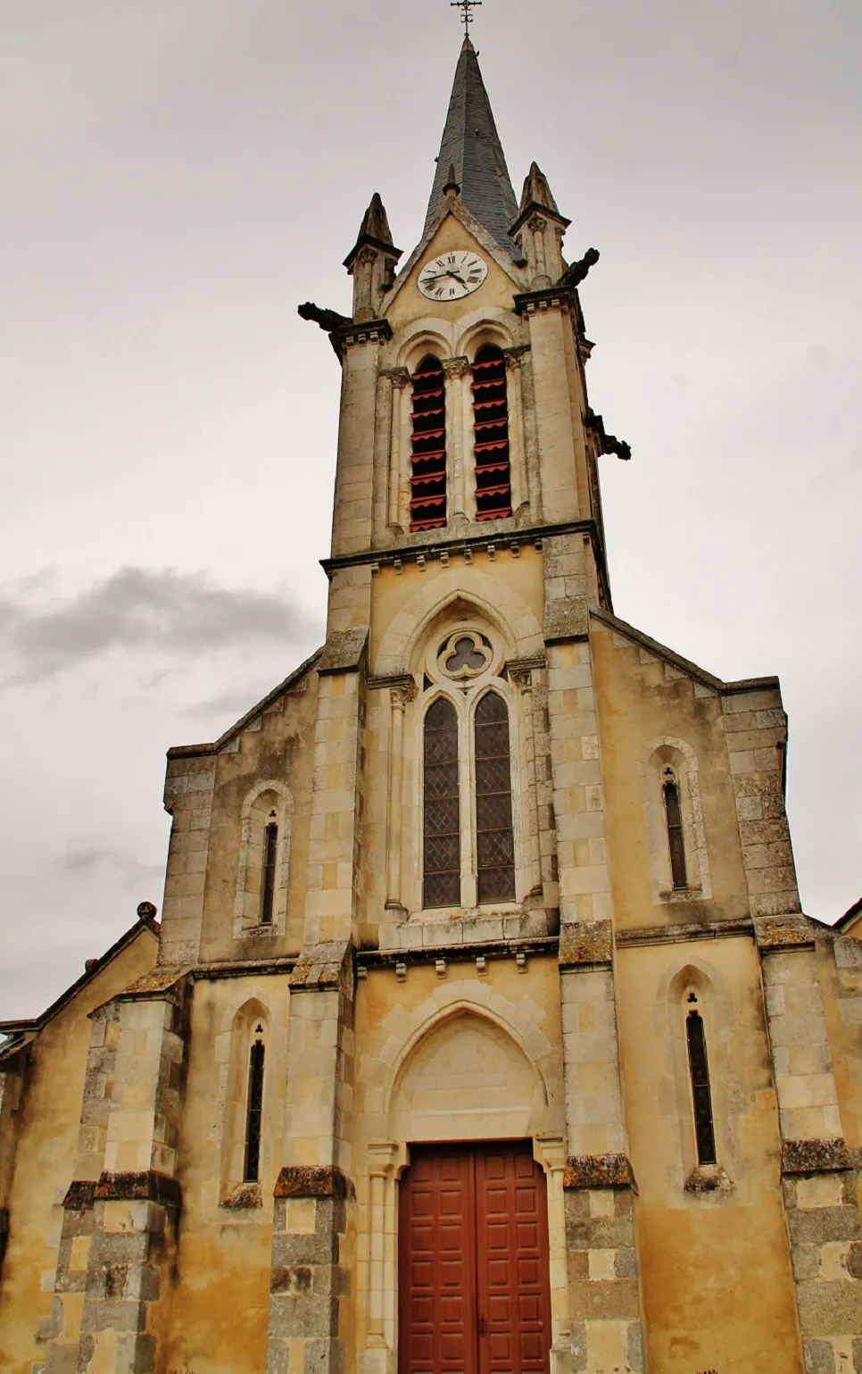 Photo showing: église St Pierre