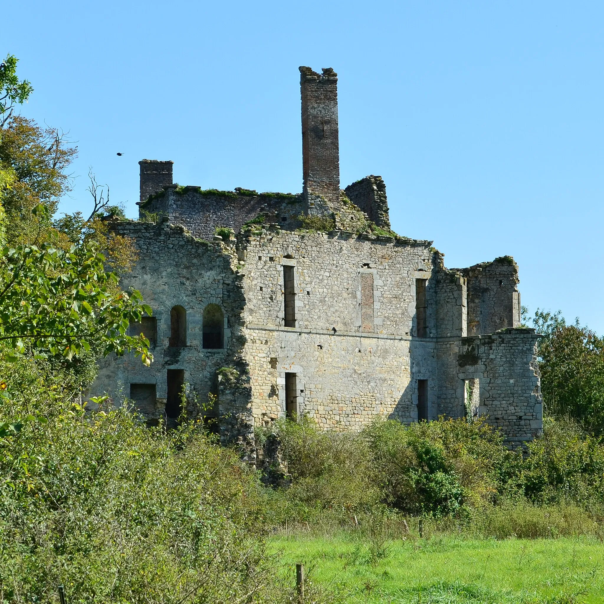 Photo showing: This building is inscrit au titre des monuments historiques de la France. It is indexed in the base Mérimée, a database of architectural heritage maintained by the French Ministry of Culture, under the reference PA00110195 .