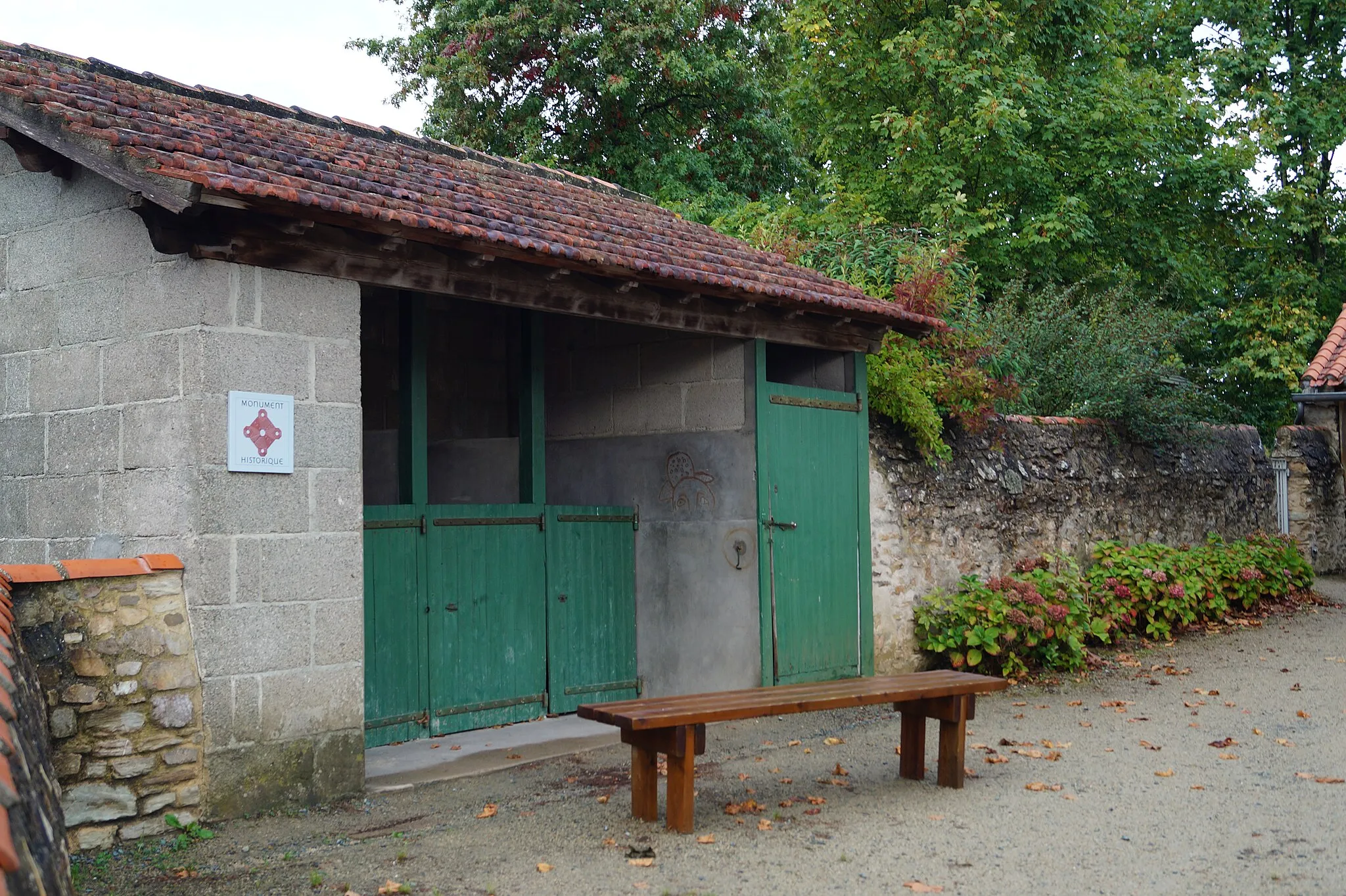 Photo showing: Latrines (classées) de Sainte-Florence.