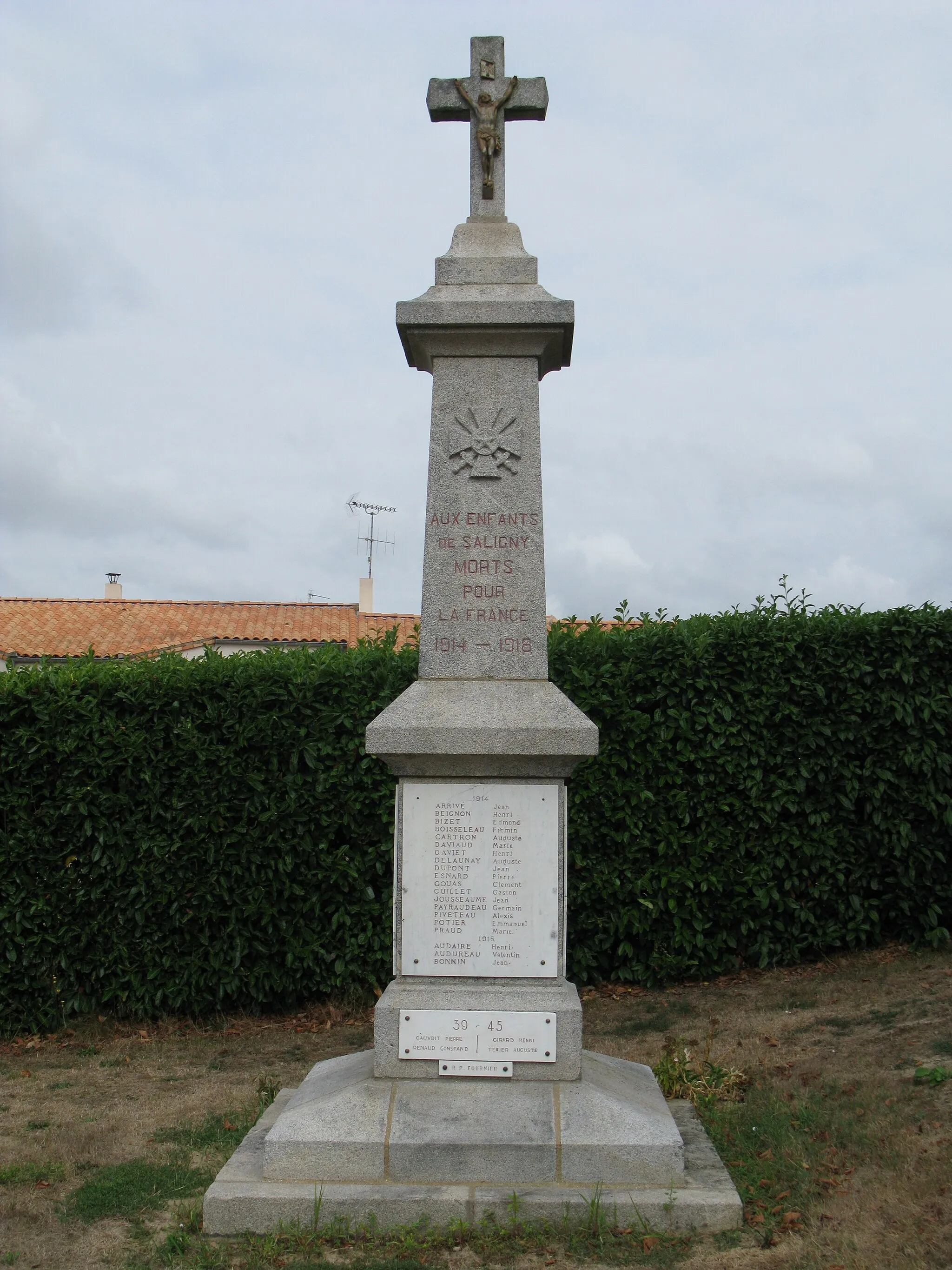 Photo showing: Monument aux morts de Saligny