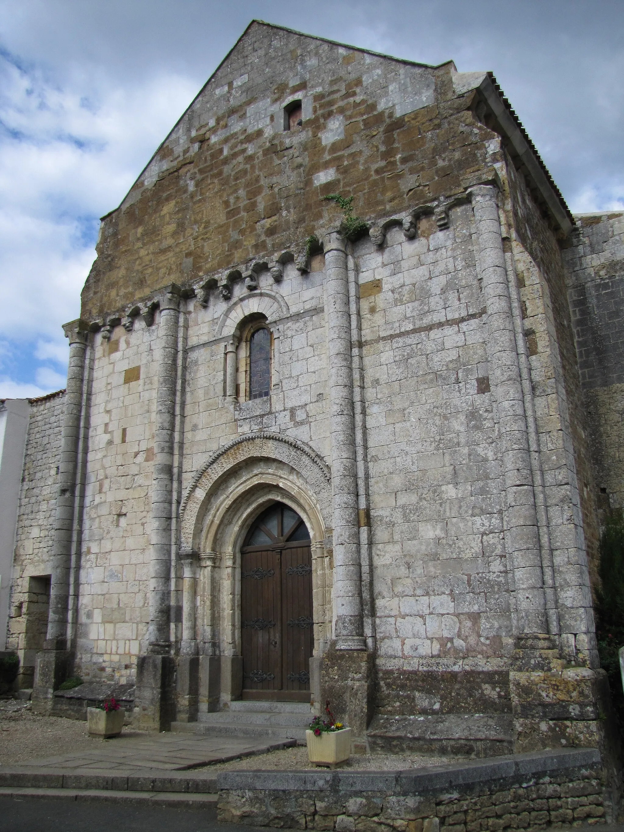 Photo showing: This building is indexed in the base Mérimée, a database of architectural heritage maintained by the French Ministry of Culture, under the reference PA00110271 .