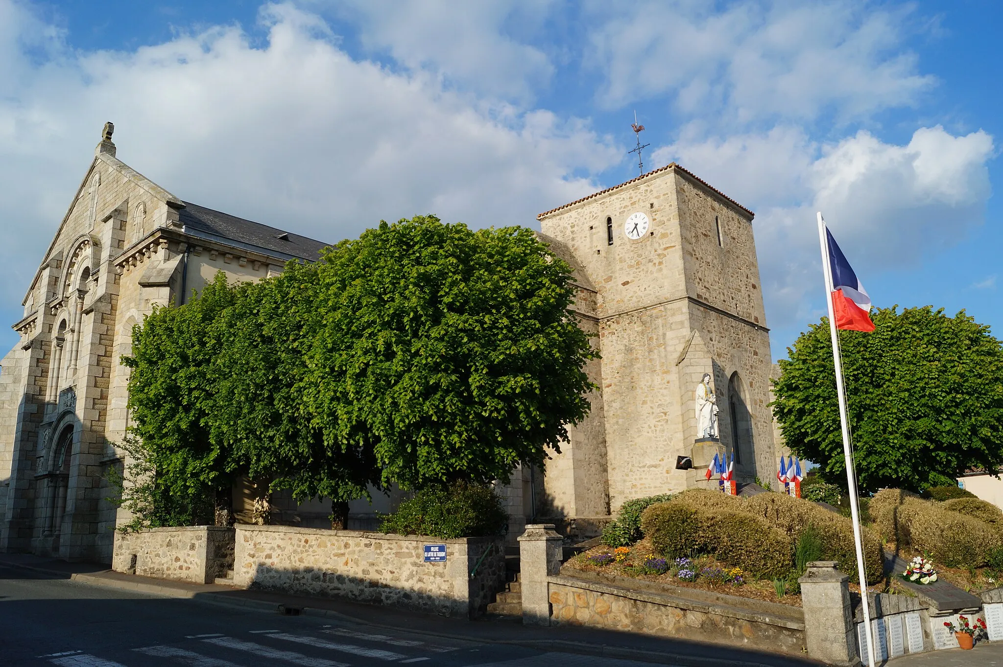 Photo showing: L’église Saint-Pierre de Venansault.