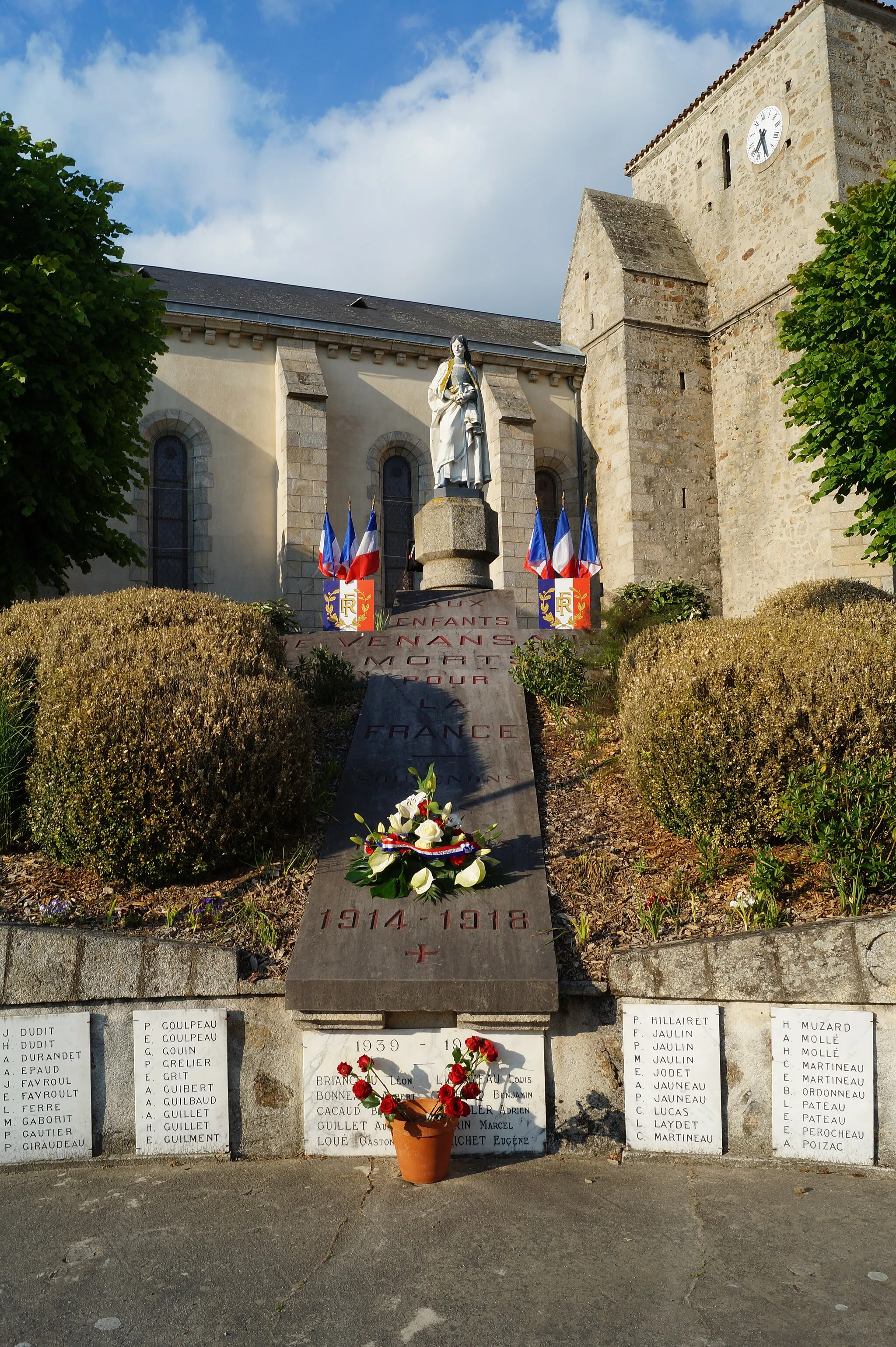 Photo showing: Le monument aux morts de Venansault.