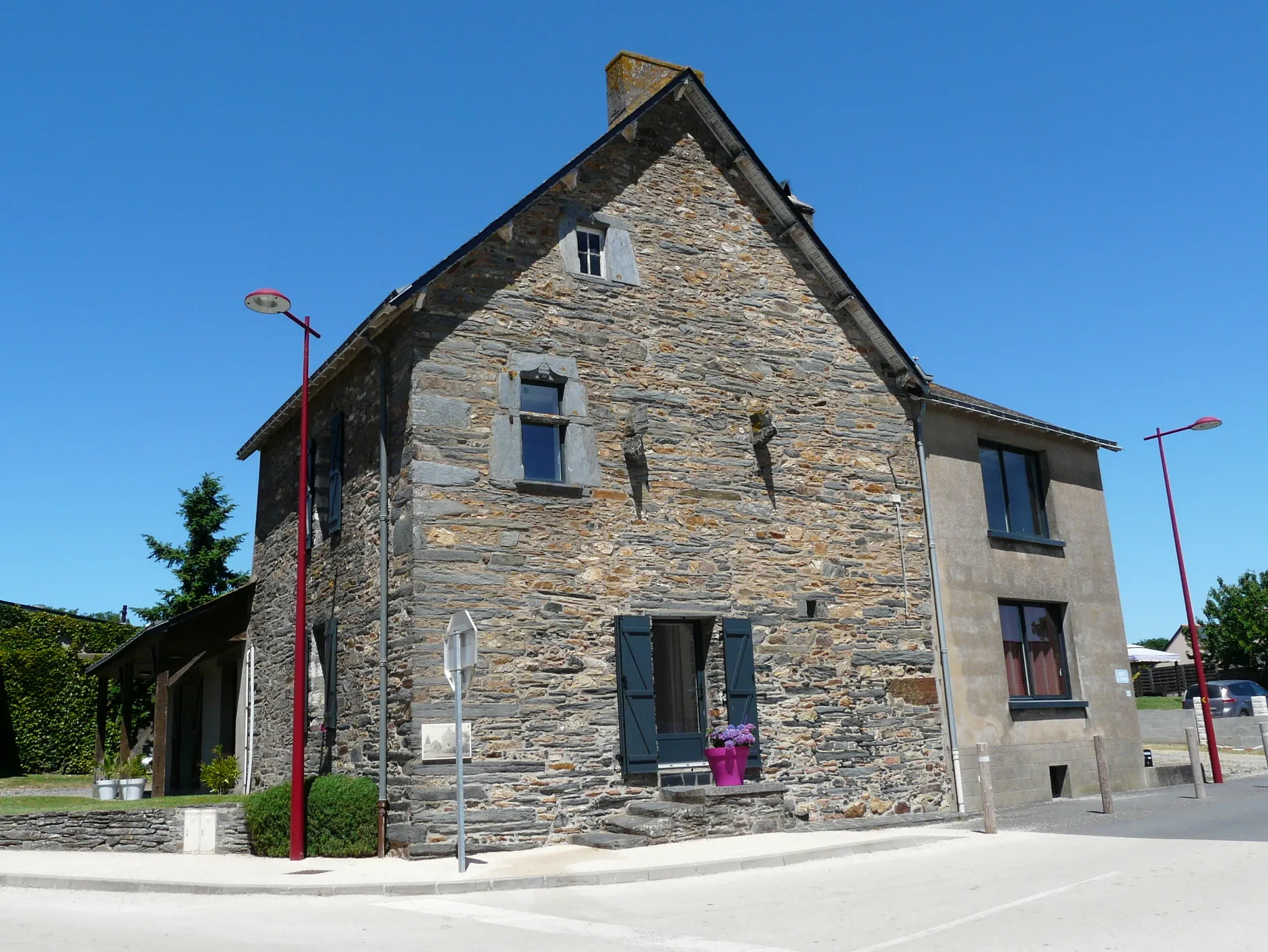 Photo showing: Vue d'ensemble de la Maison Montmorency (bourg de Puceul)