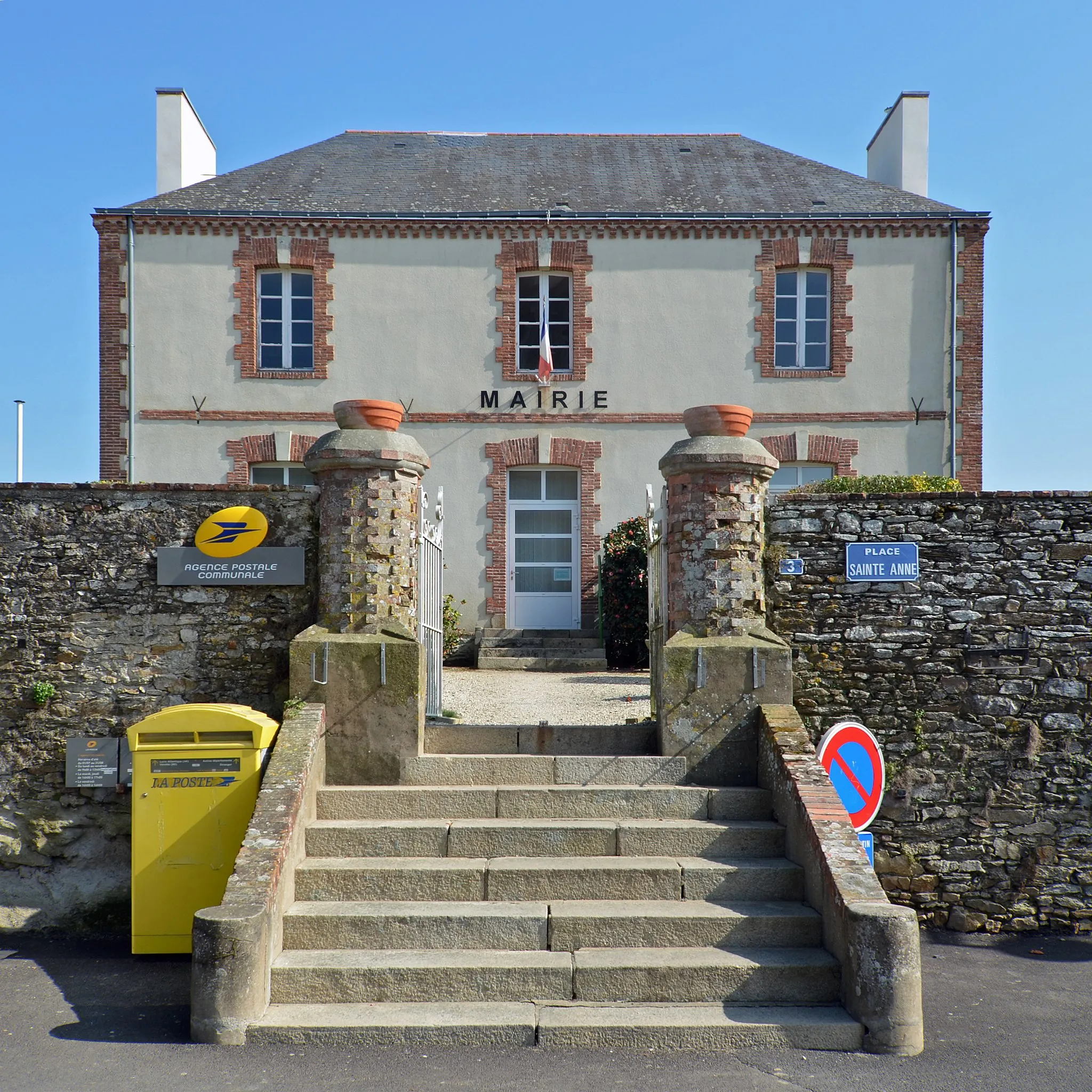 Photo showing: City hall of Vue (Loire-Atlantique, France).