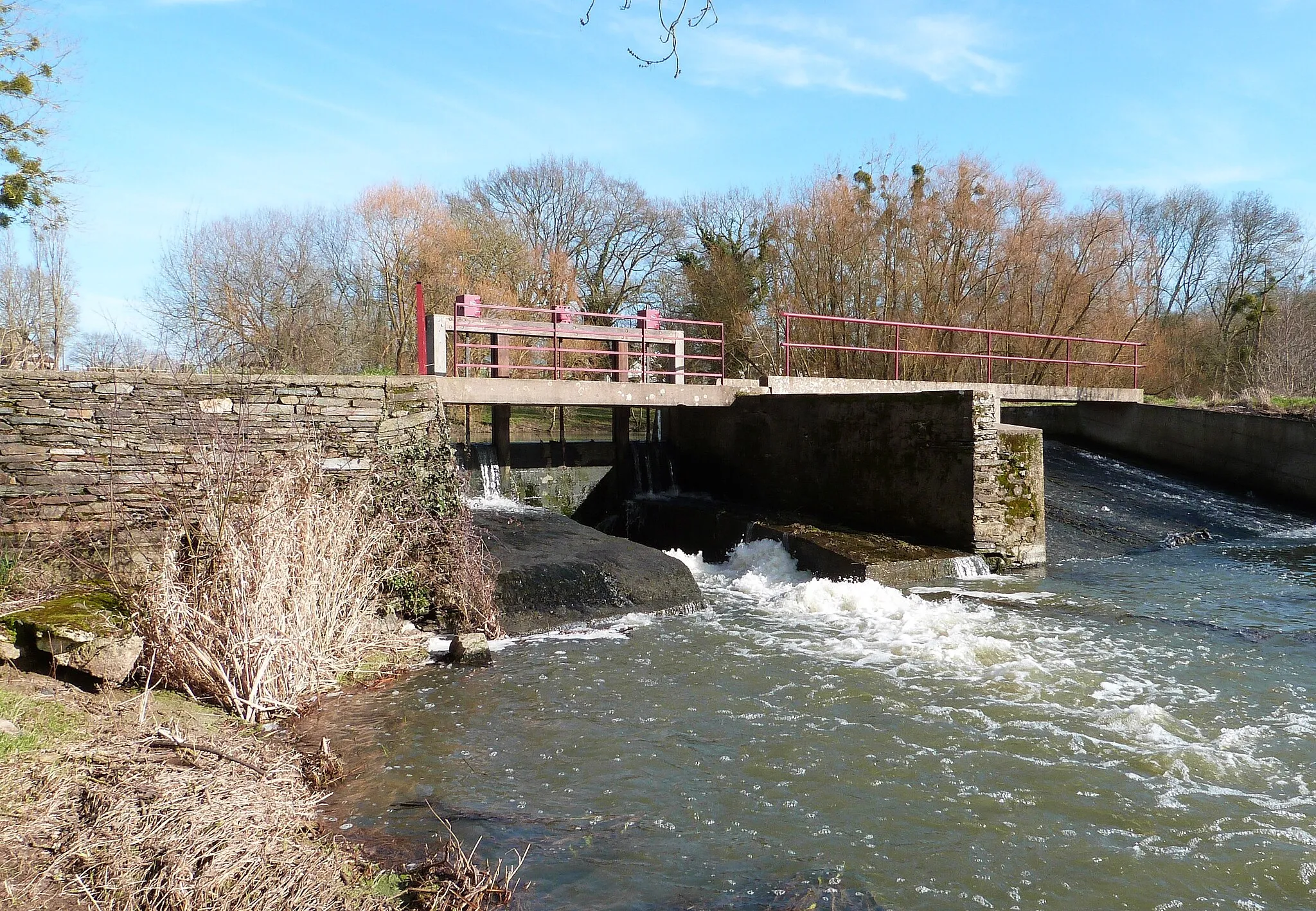 Photo showing: Barrage de la Fleuriais sur le Don à Treffieux