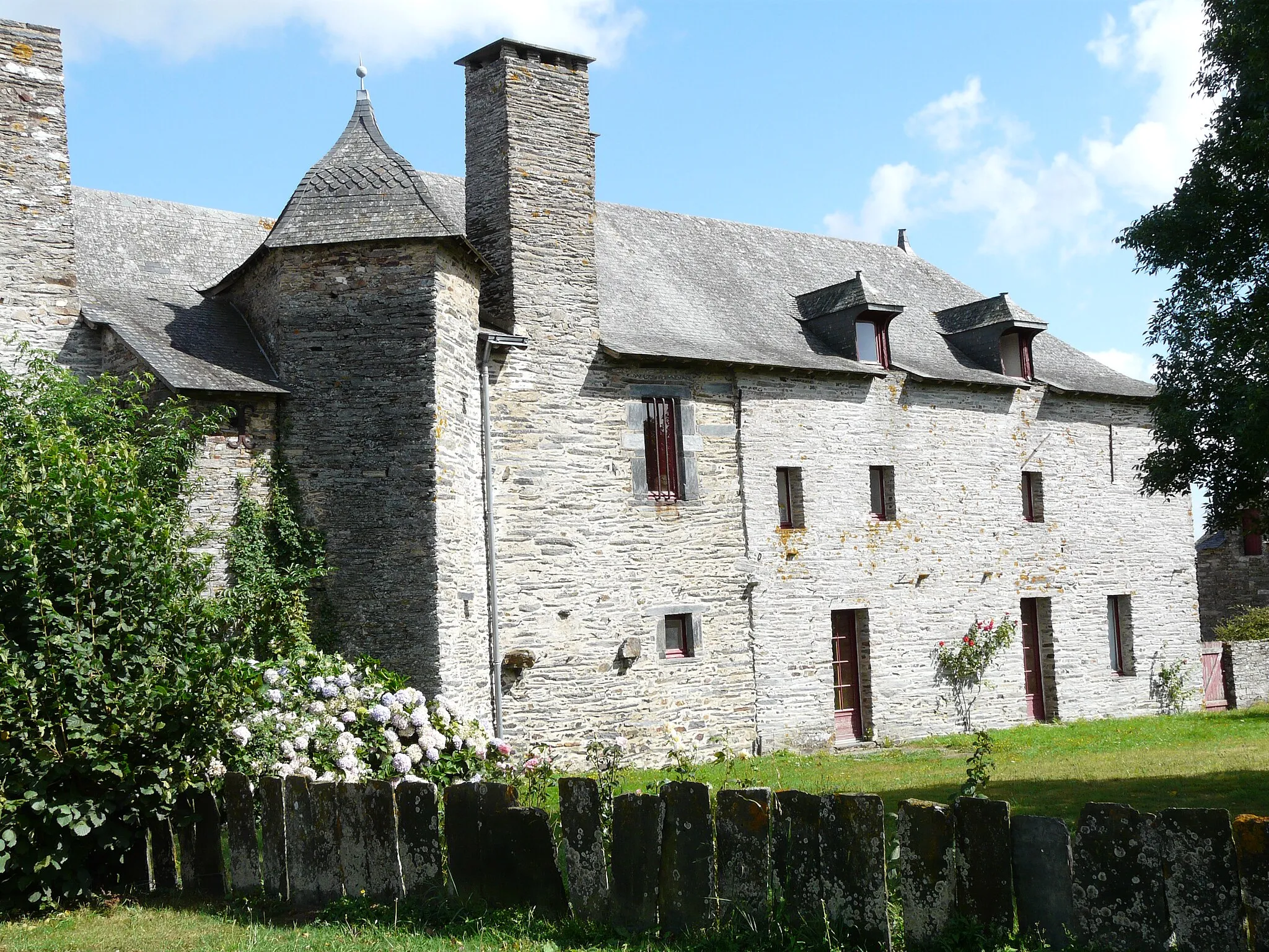 Photo showing: Vue de l'aile ouest du manoir de la Petite-Haie