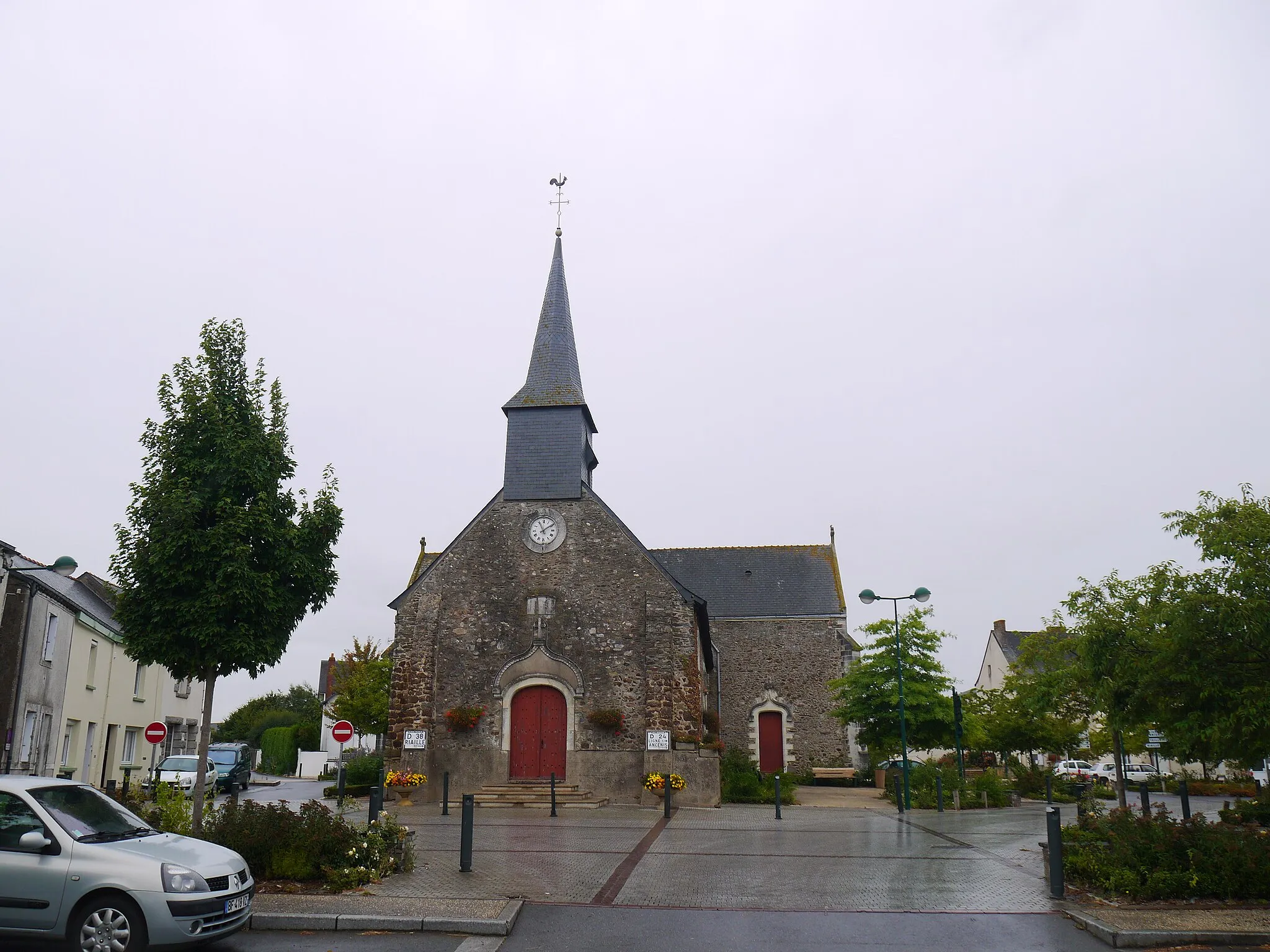 Photo showing: L'église Saint-Pierre.