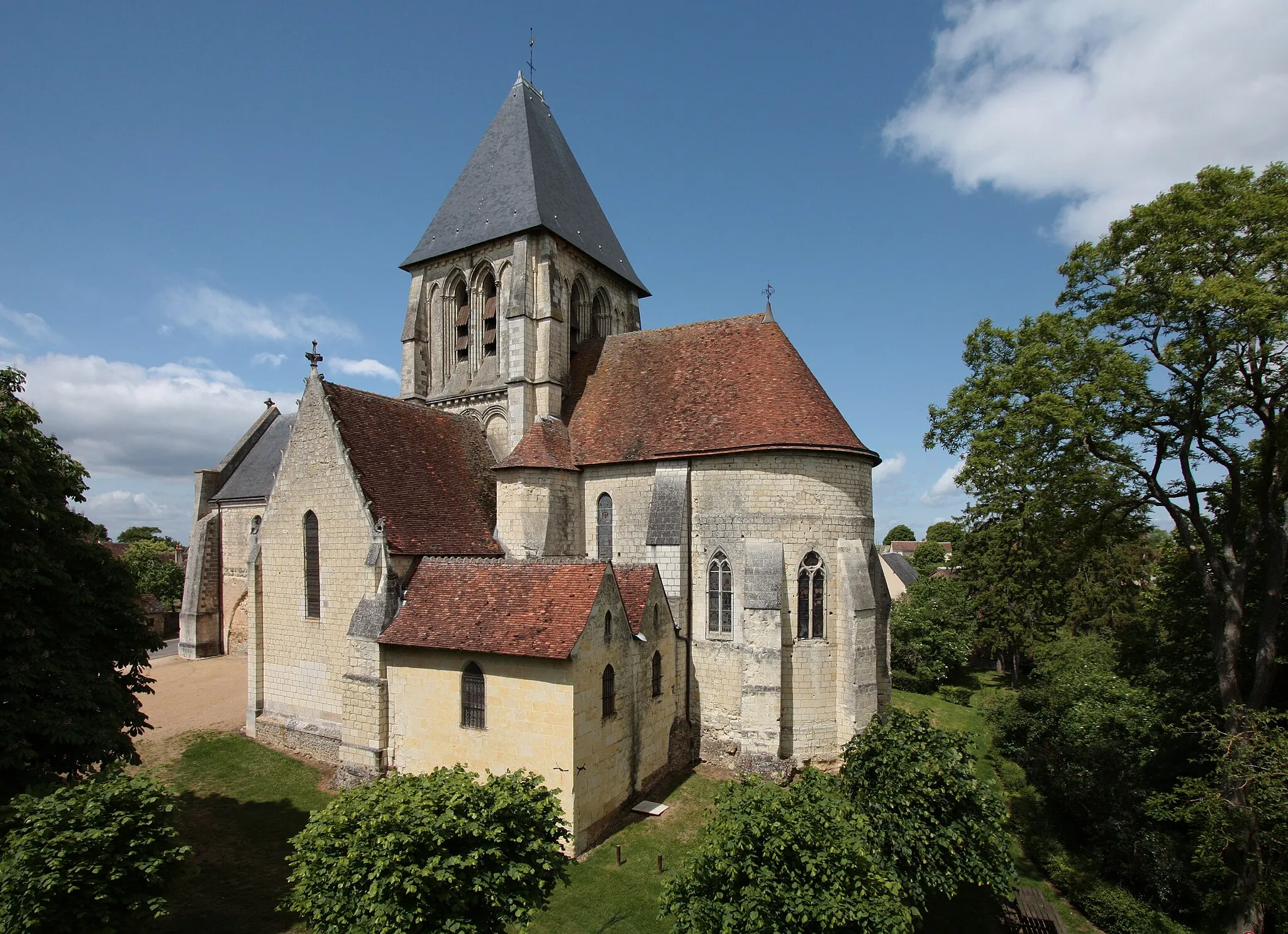 Photo showing: Saint Martin Collegiate church in Trôo (Loir-et-Cher, France).