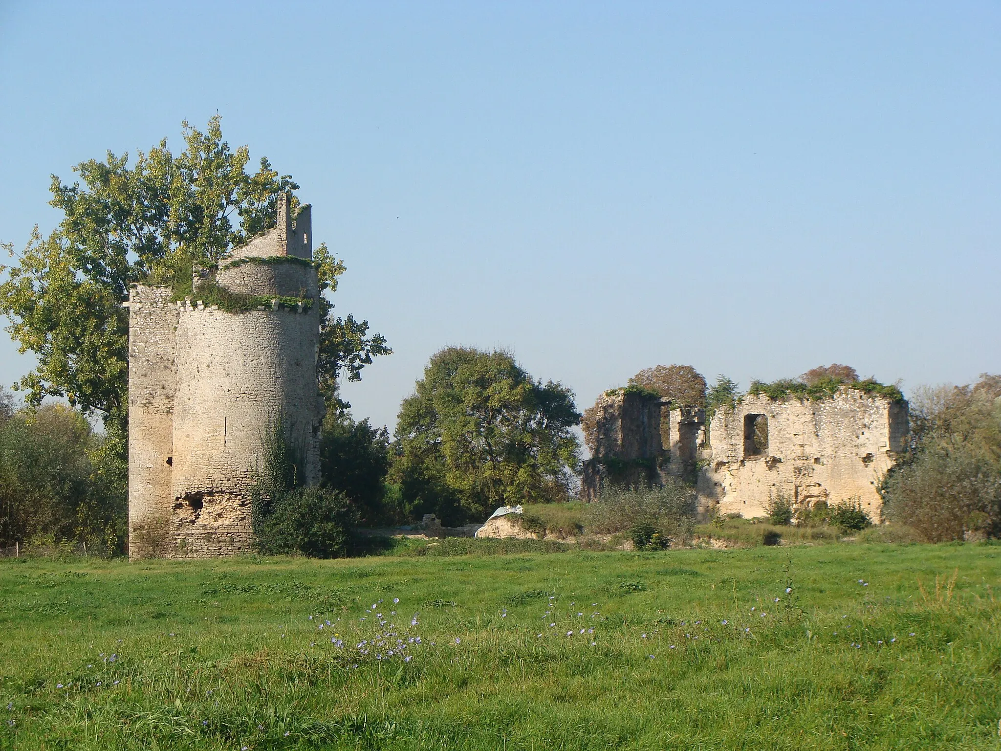 Photo showing: This building is inscrit au titre des monuments historiques de la France. It is indexed in the base Mérimée, a database of architectural heritage maintained by the French Ministry of Culture, under the reference PA00108639 .