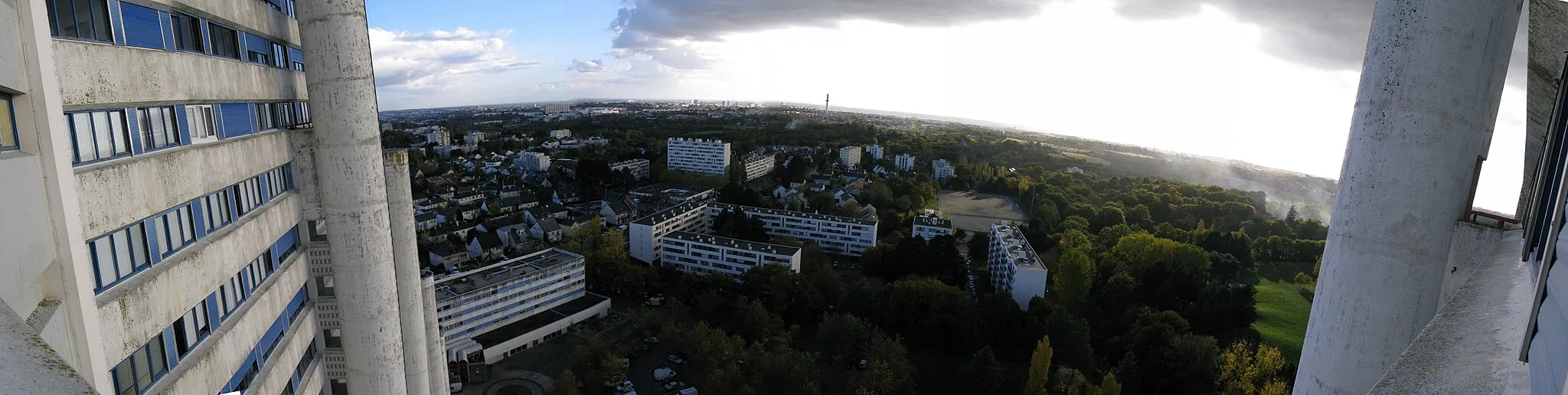 Photo showing: Vue du 22ème étage du sillon de bretagne