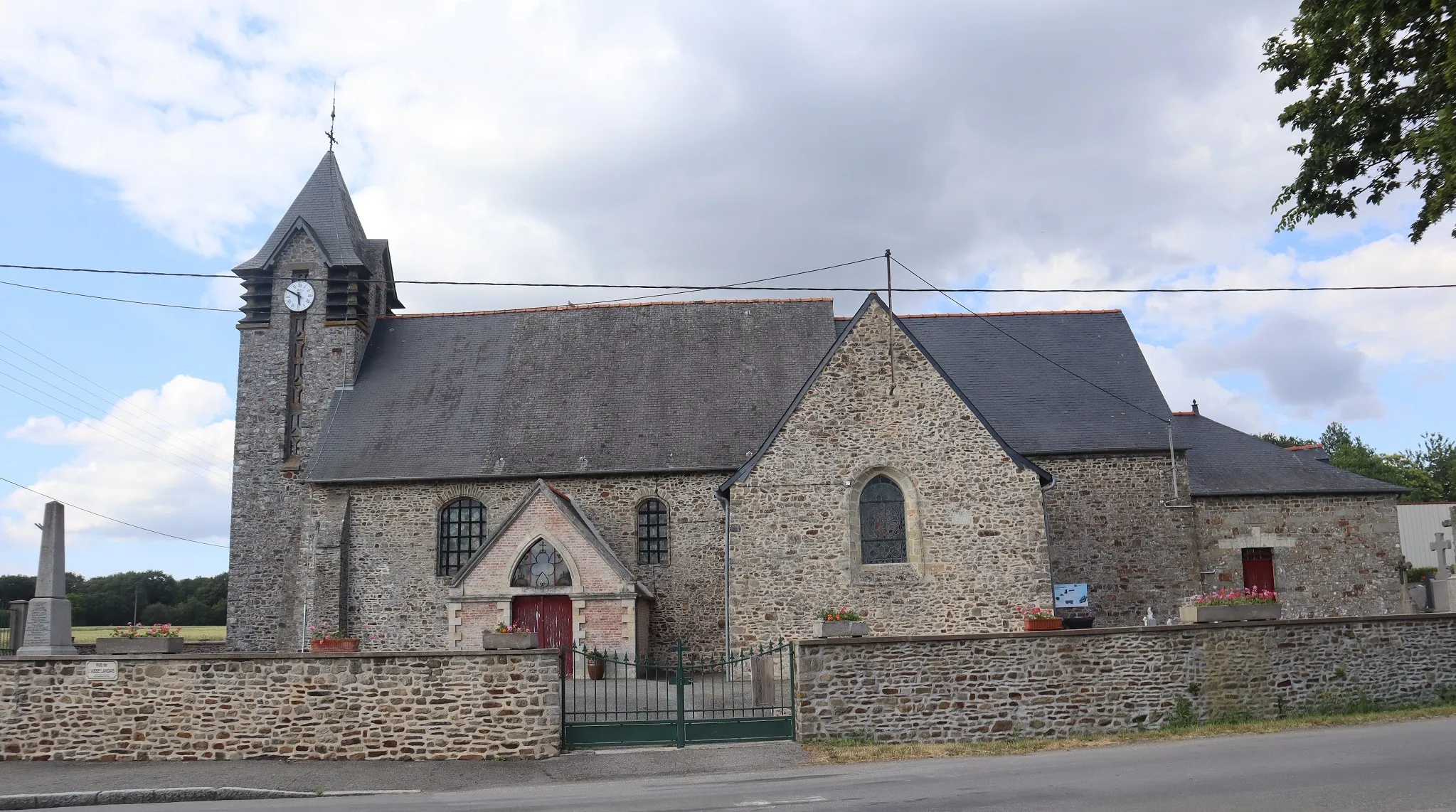 Photo showing: Église Saint-Martin de Tours de Forges-la-Forêt (35). Vue méridionale.