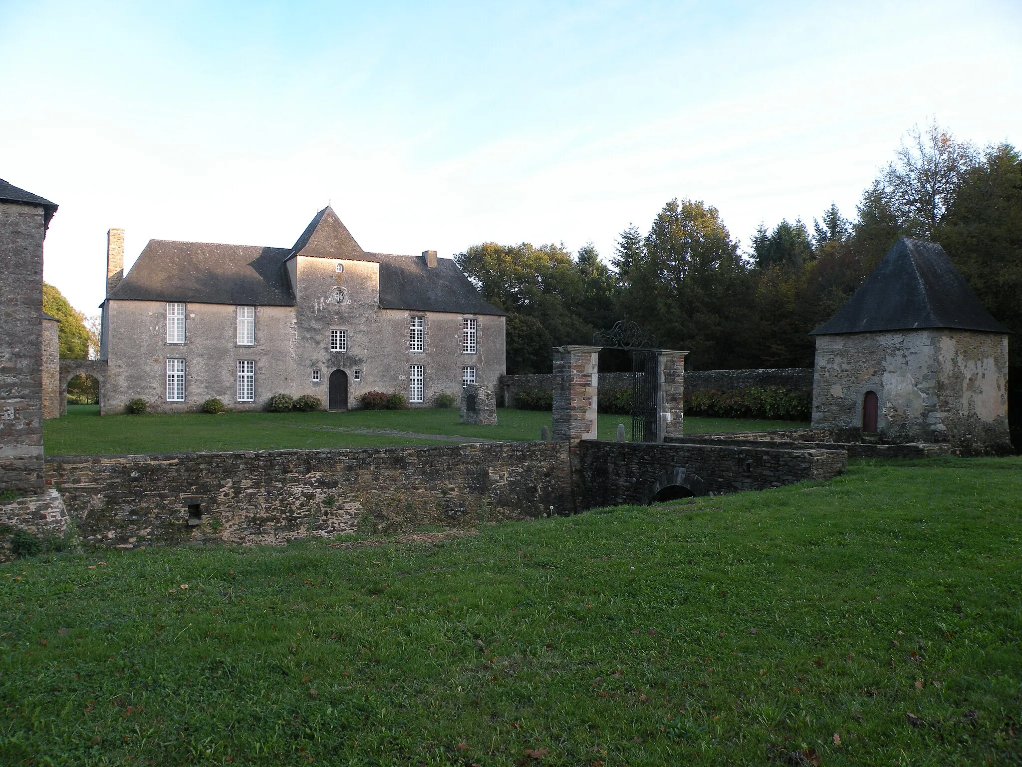 Photo showing: Le manoir de la Cour à Théhillac.