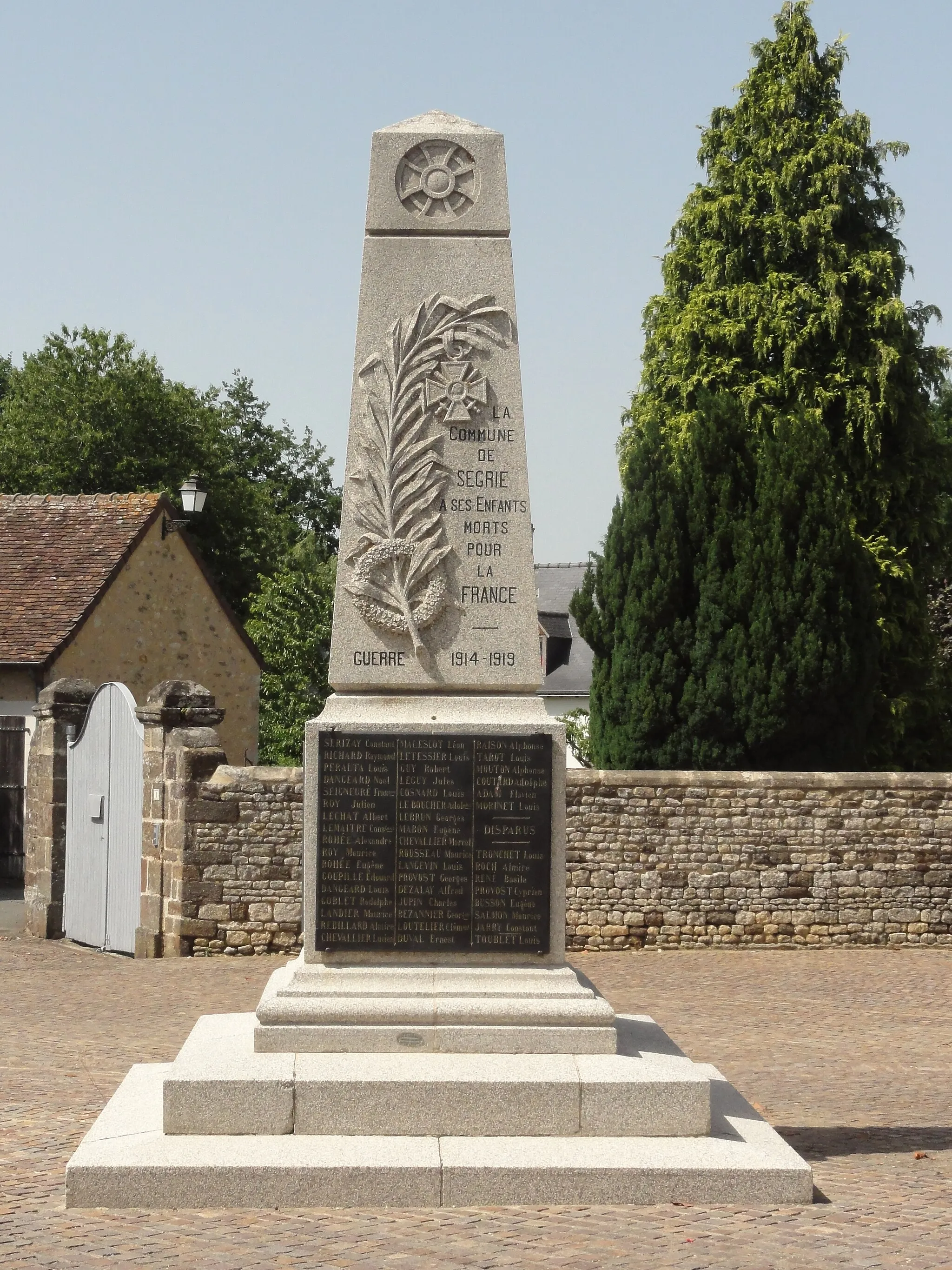 Photo showing: Ségrie (Sarthe) monument aux morts