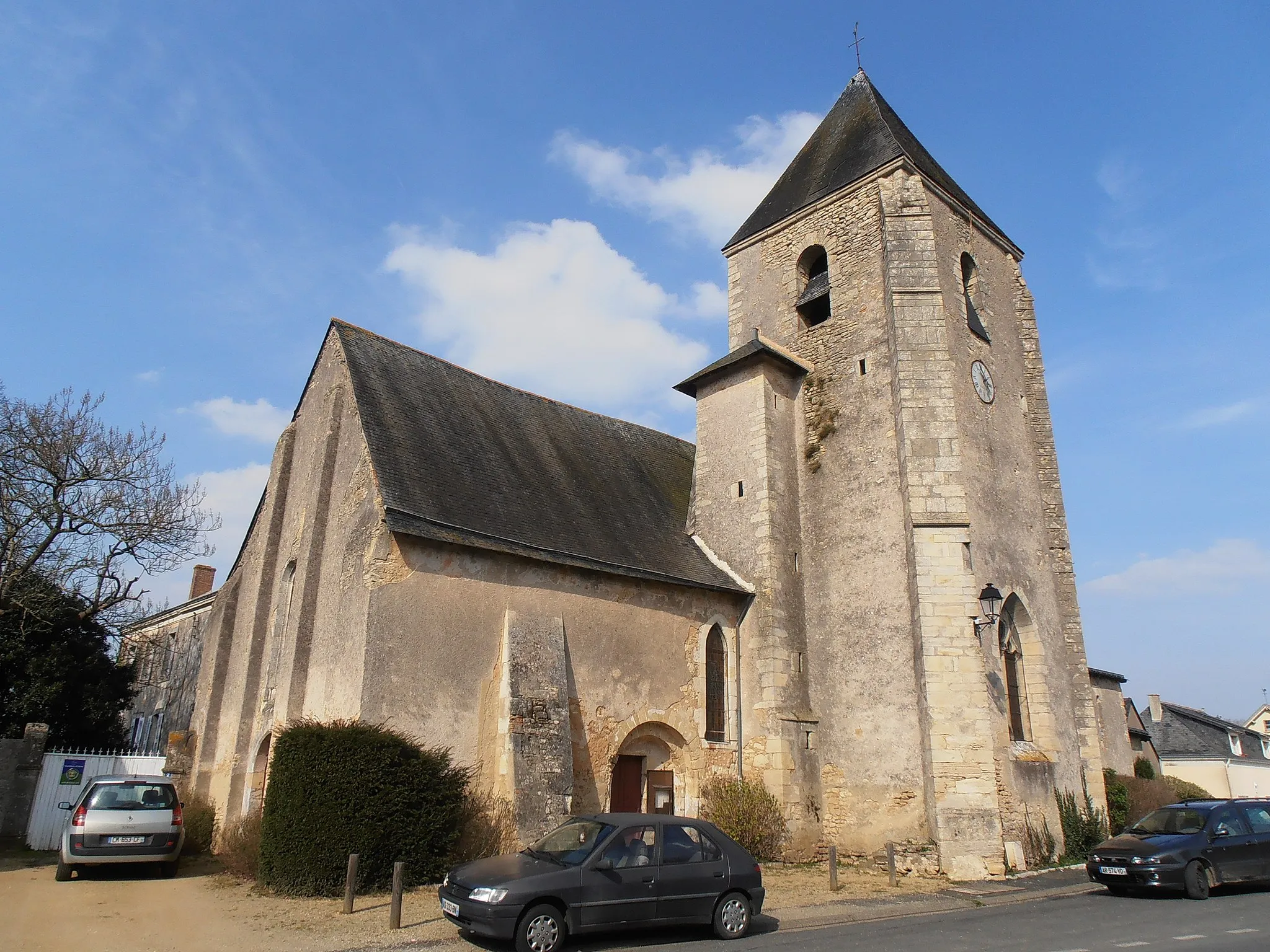 Photo showing: Église Saint-Jean-Baptiste de Lézigné (Maine-et-Loire, France).