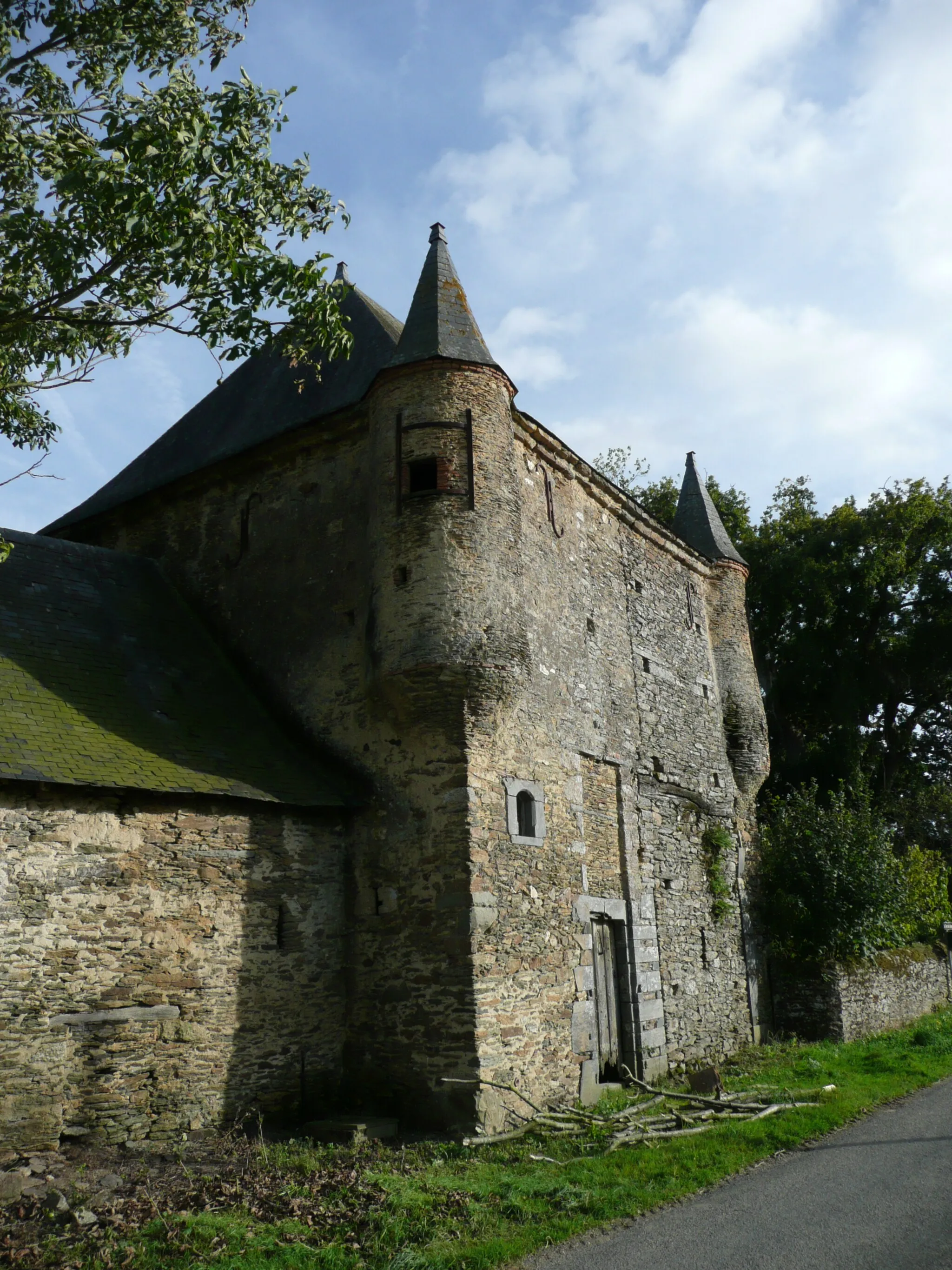 Photo showing: Challain - Manoir de la Cour des Aulnays - Chatelet