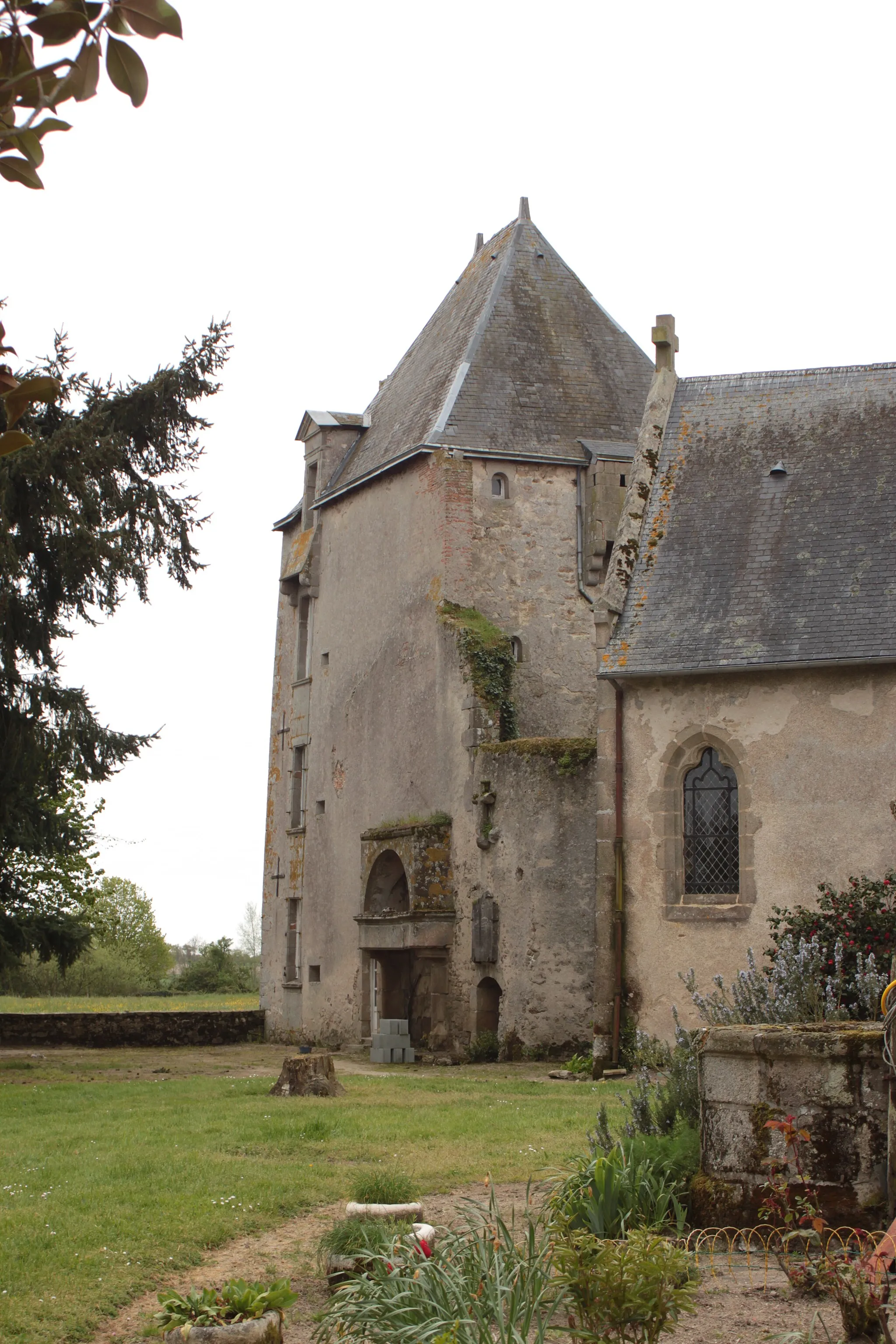 Photo showing: La Tour Carré, Château de l'Echasserie, Fr-85-La Bruffière.