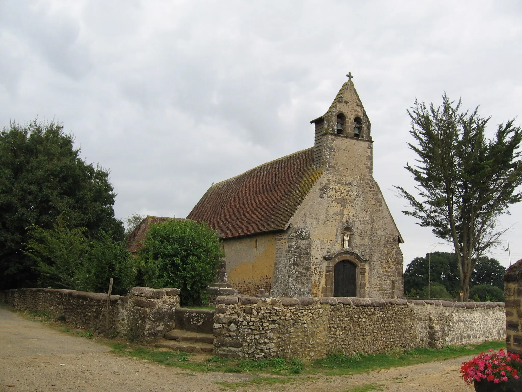 Photo showing: La chapelle Notre-Dame des Champs, à Saint-Jean-d'Assé (Sarthe, France), sur la route de Saint-Jacques de Compostelle