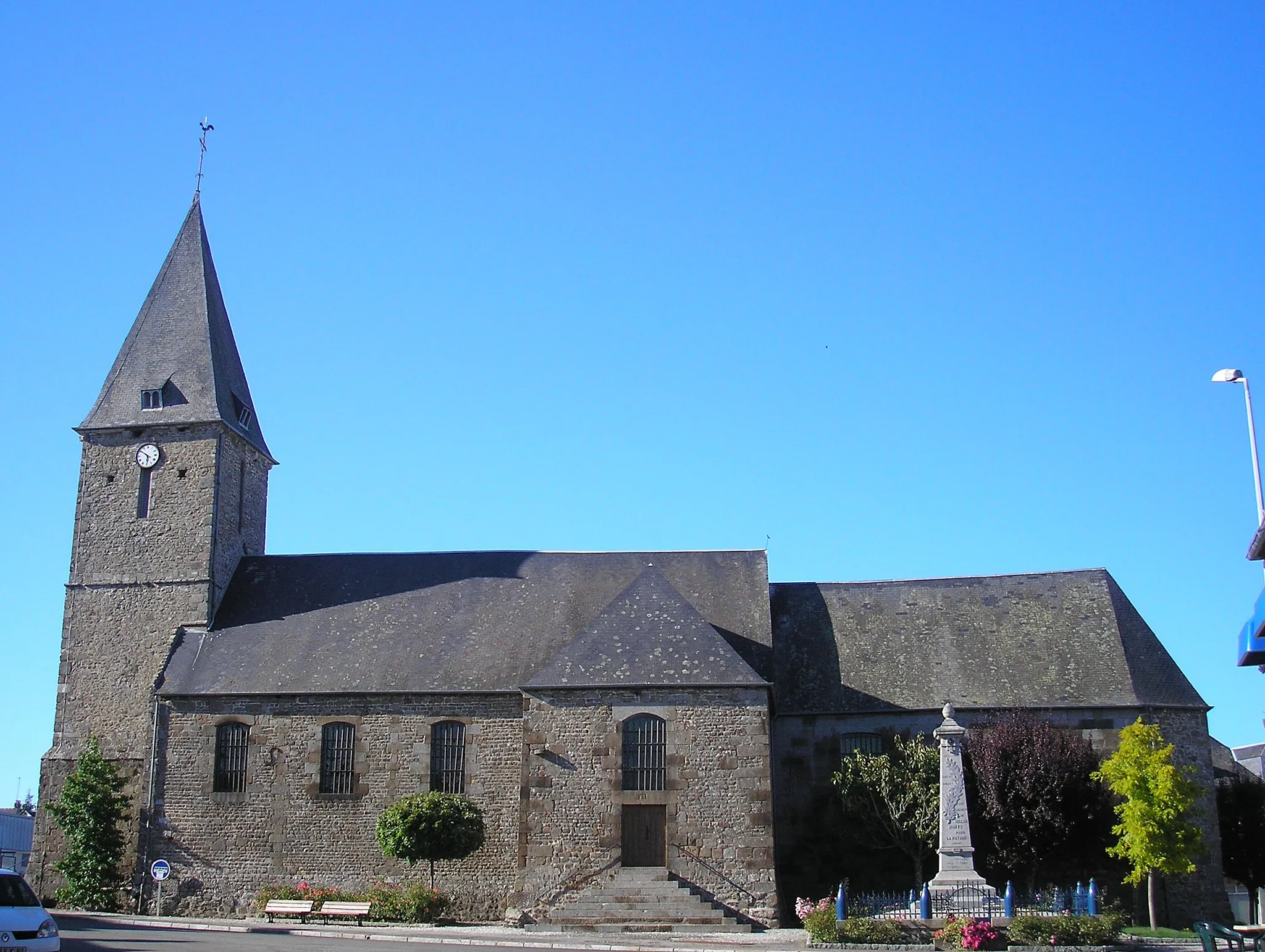 Photo showing: Bellou-en-Houlme (Normandie, France). L'église Notre-Dame.