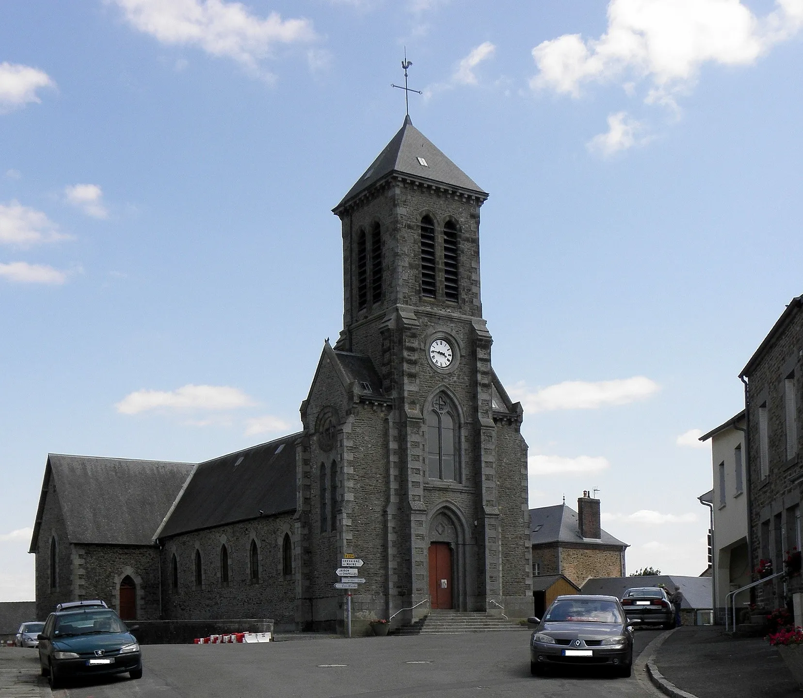 Photo showing: Église Saint-Maurice de Madré (53).