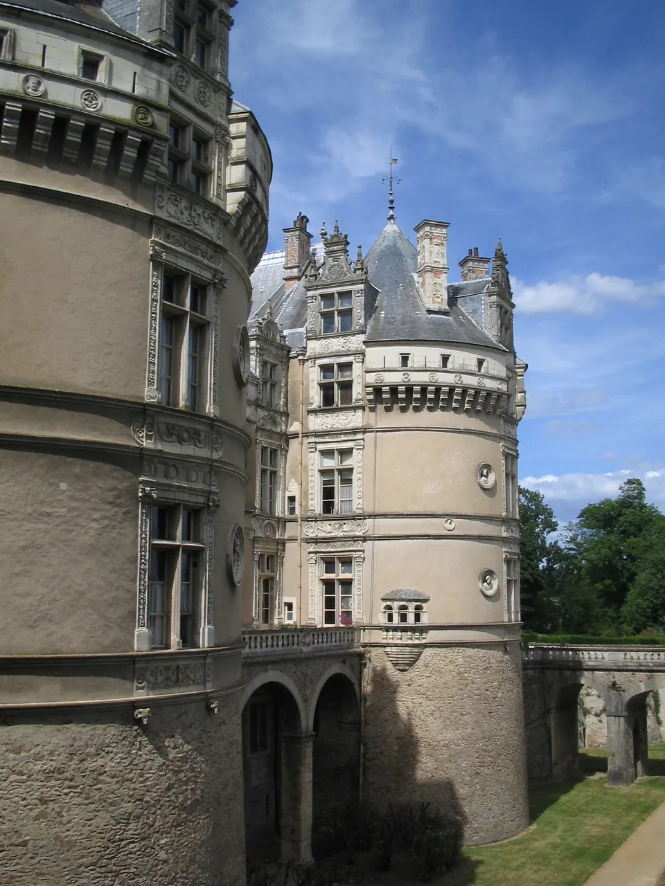 Photo showing: Southern corner towers of the château du Lude
