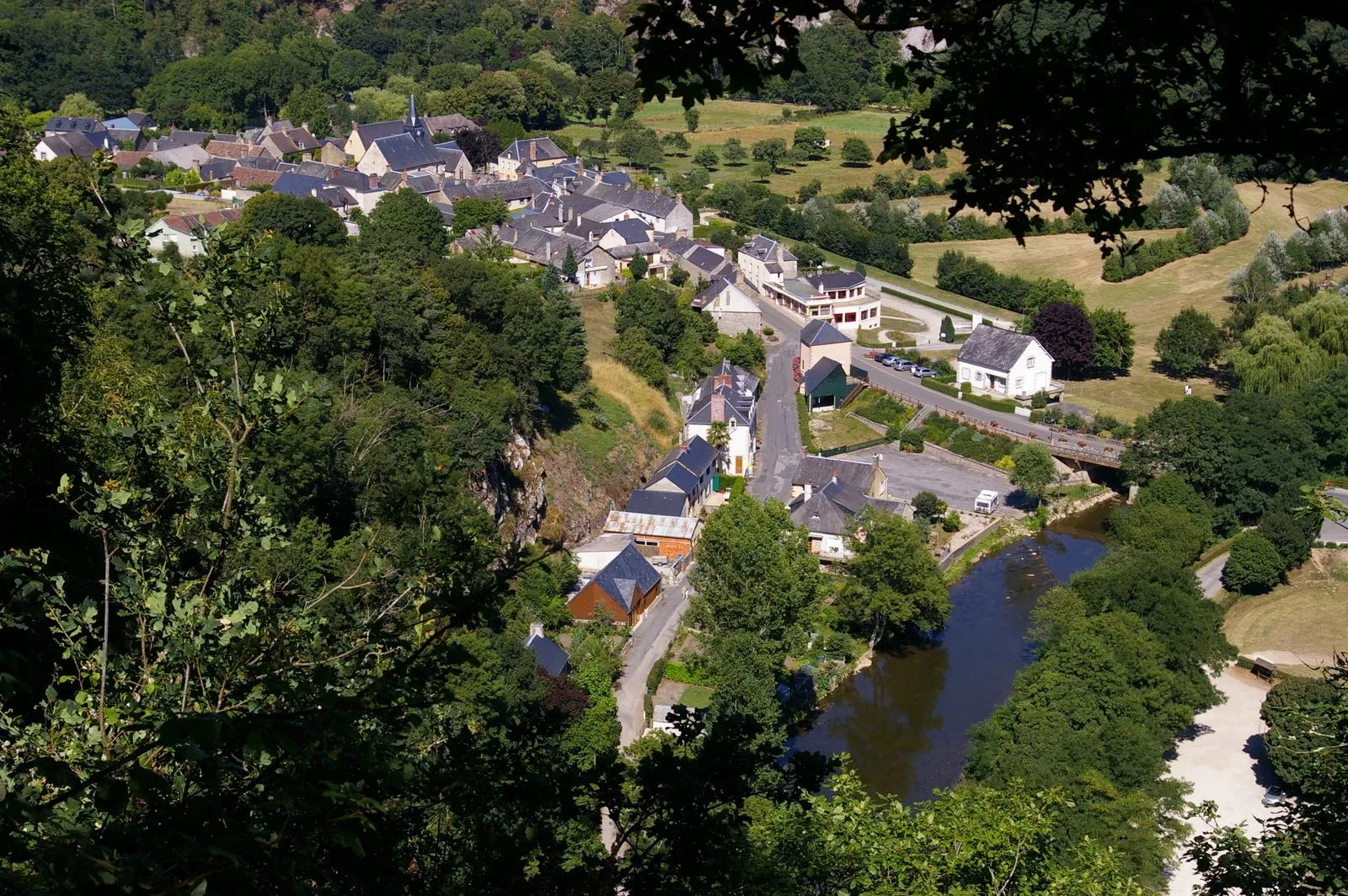 Photo showing: Saint Léonard des Bois, vue de l'ancienne poste.