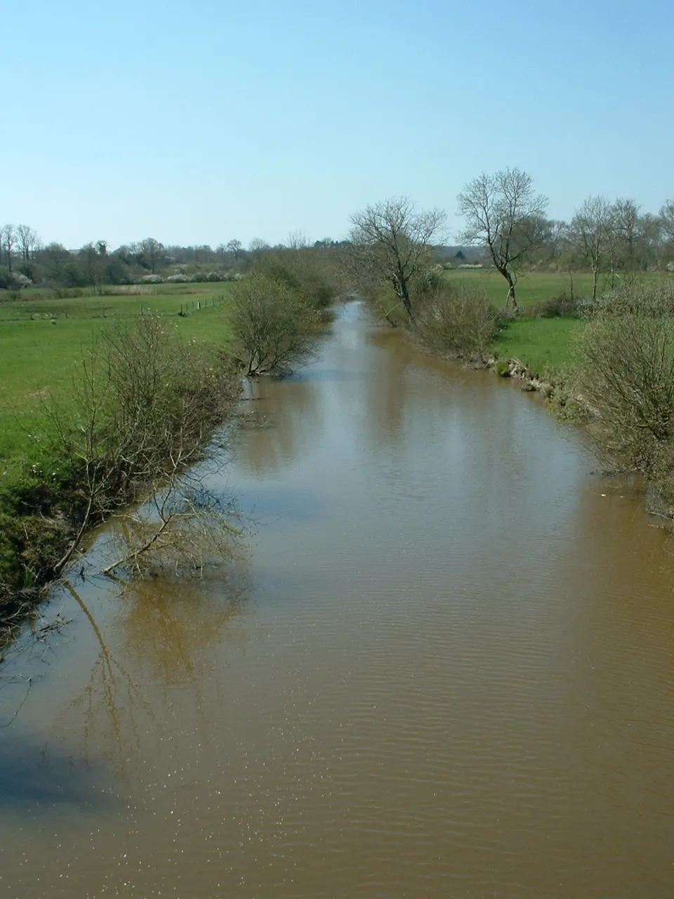 Photo showing: Chauvé (France) - Le canal de Haute-Perche au niveau du pont de Clion