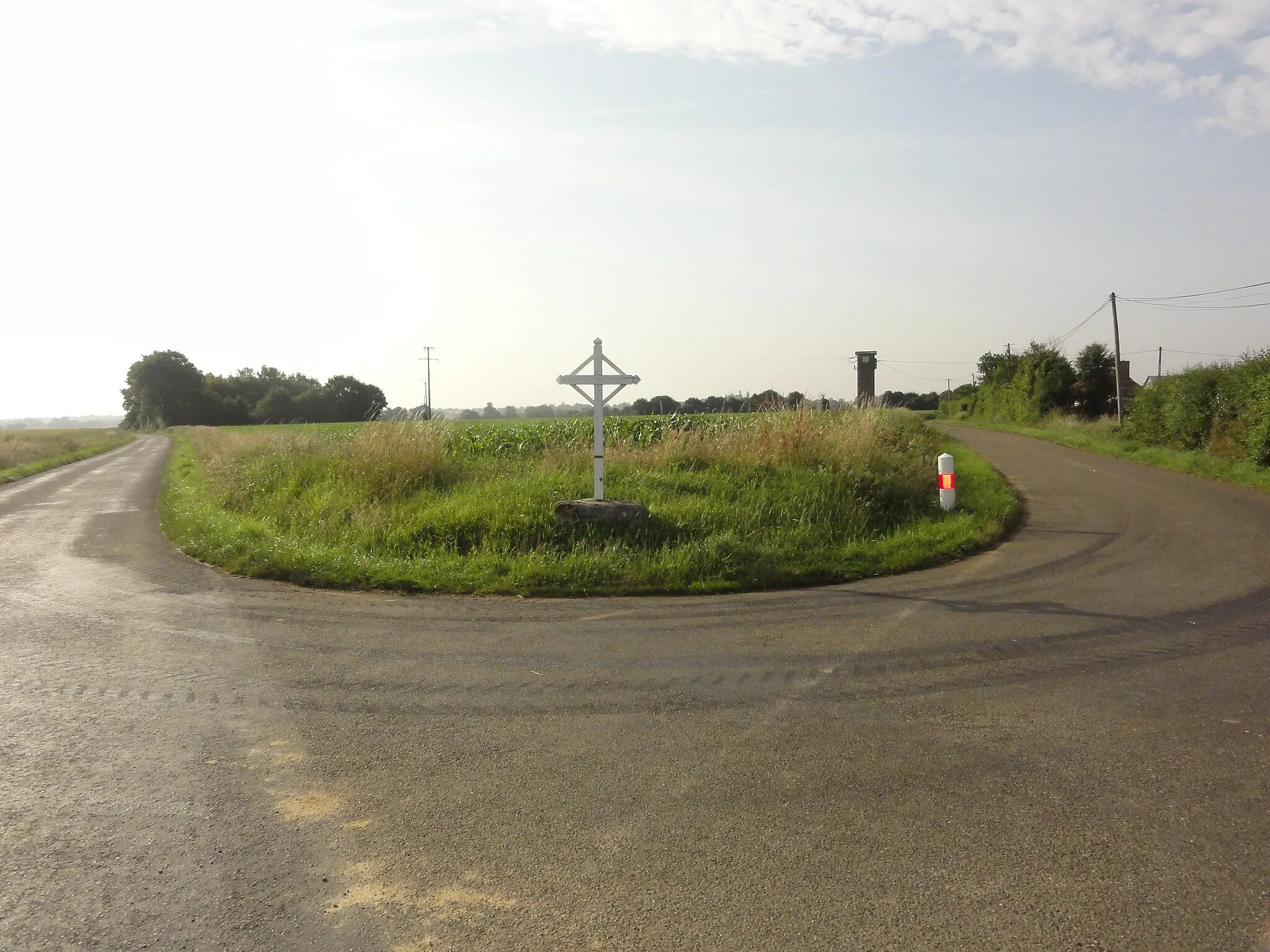 Photo showing: Saint-Christophe-du-Jambet (Sarthe) croix de chemin C6