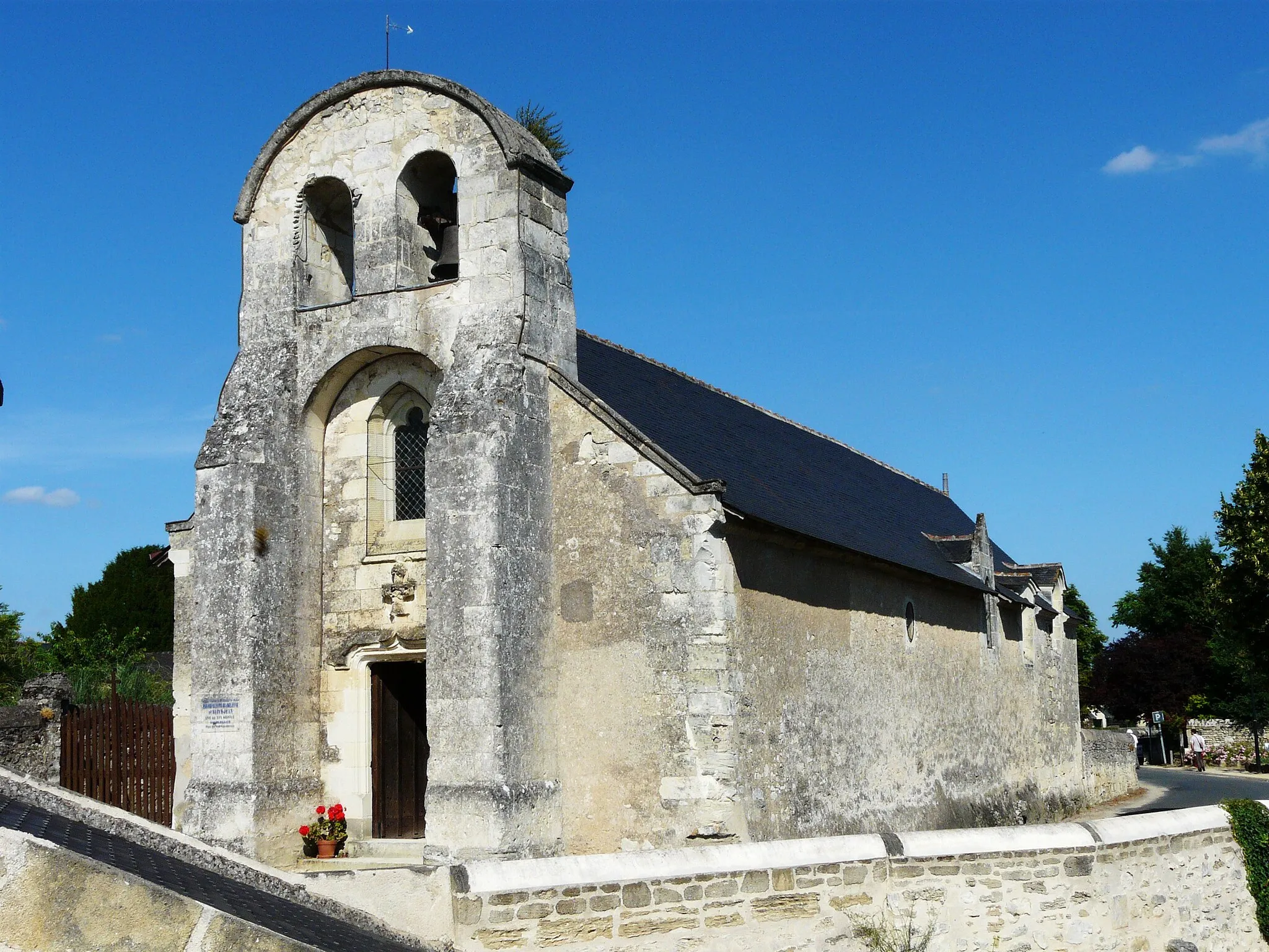 Photo showing: L'église Sainte-Madeleine et Saint-Jean de Rochemenier, Louresse-Rochemenier, Maine-et-Loire, France