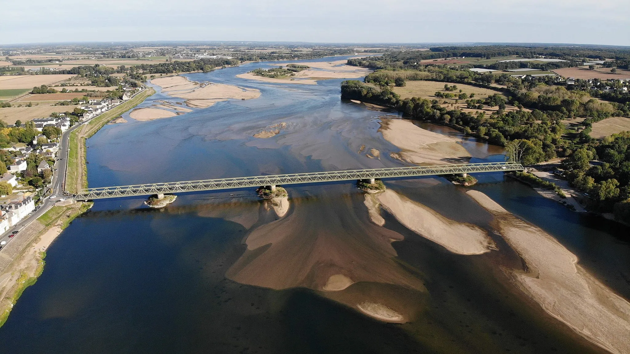 Photo showing: Vue du pont sur la Loire à Saint-Mathurin.