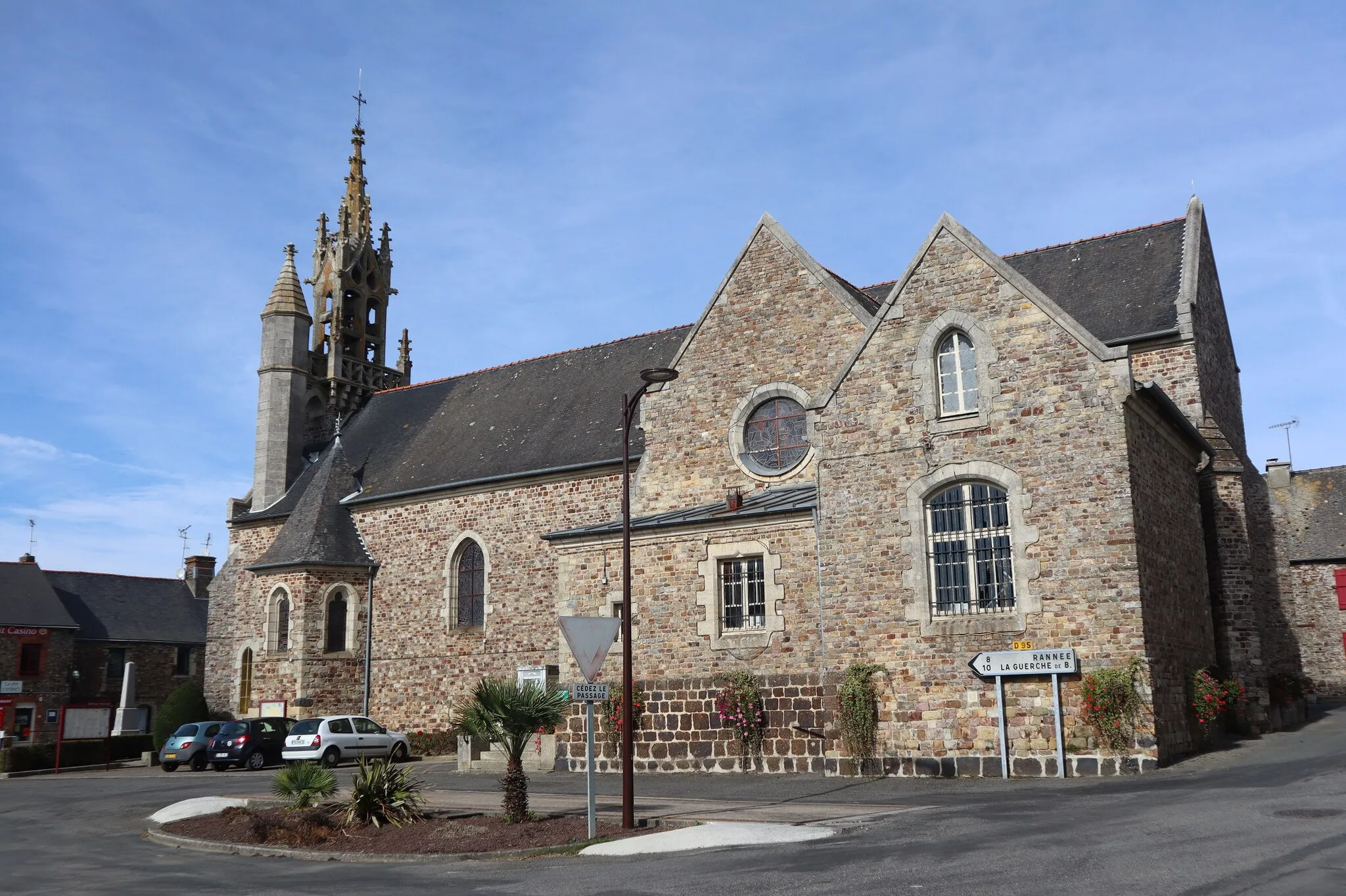 Photo showing: Église Saint-Pierre de Chelun (35).