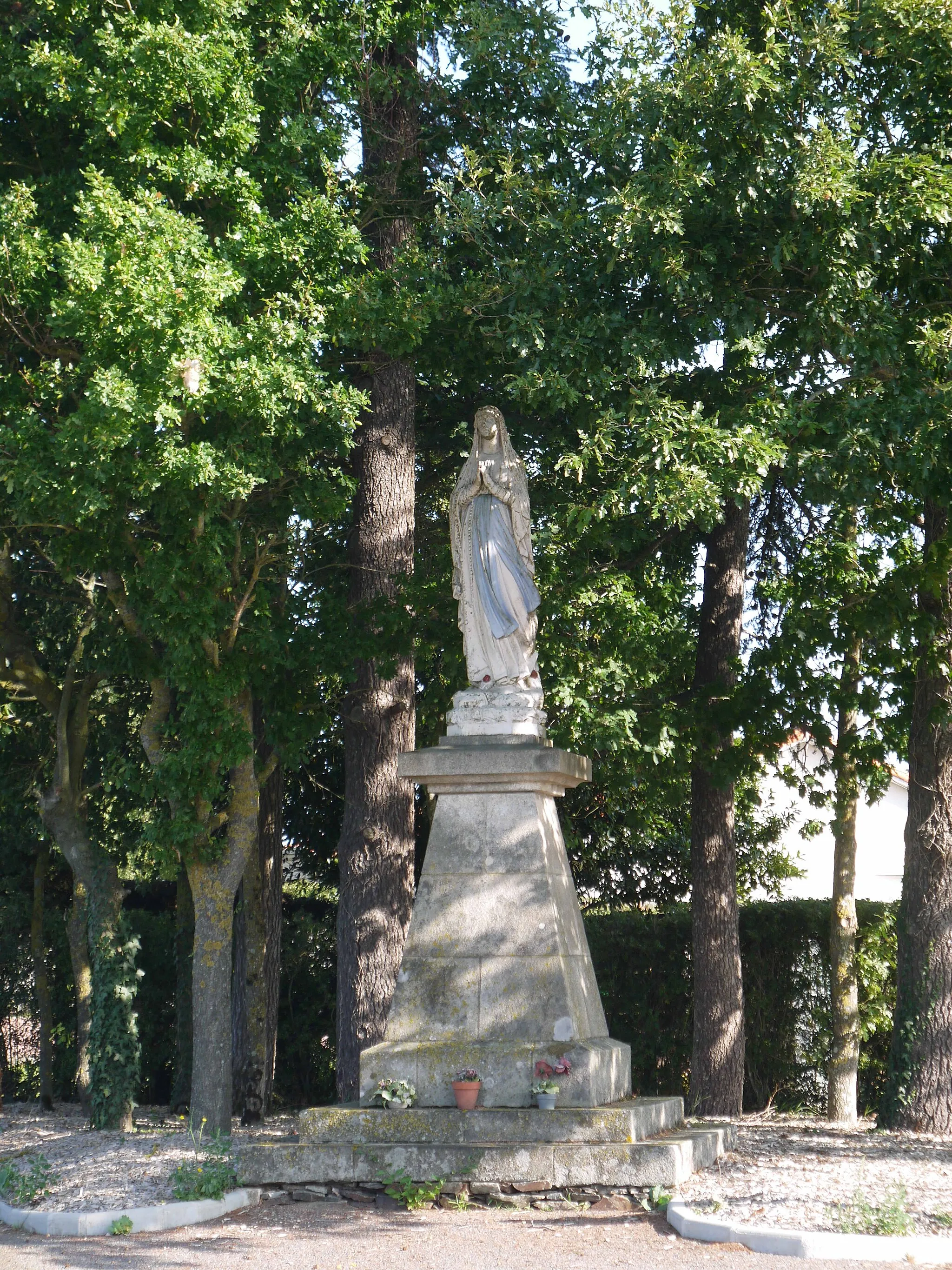 Photo showing: Statue de Notre-Dame-de-Lourdes.
