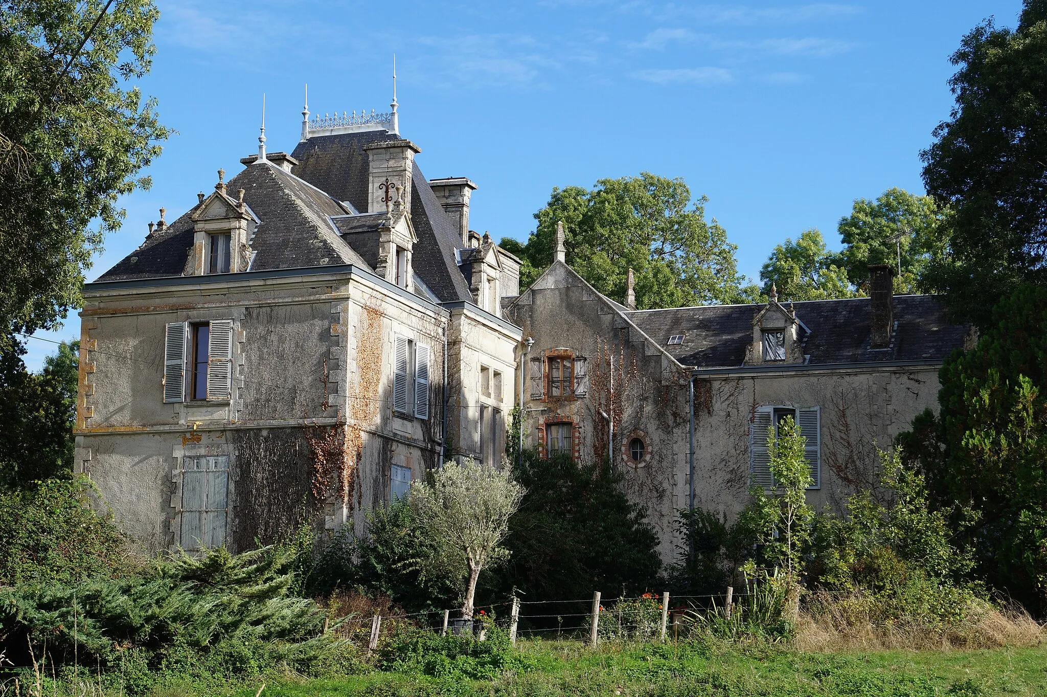 Photo showing: Le château de la Garenne, à Saint-Sornin.