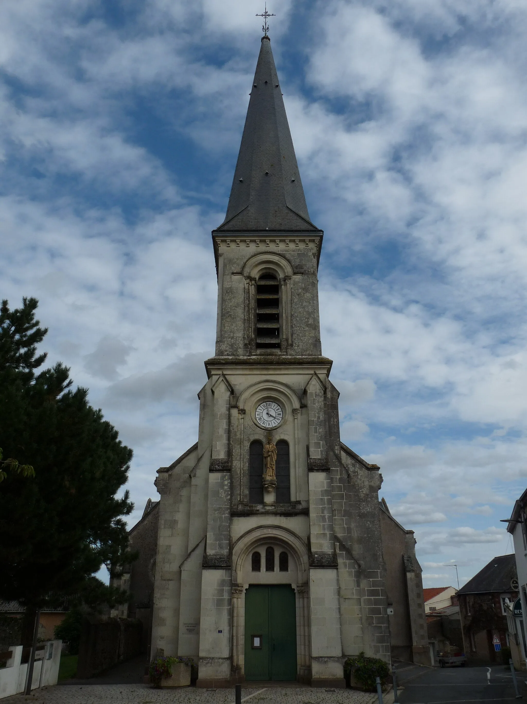 Photo showing: Extérieur de l'église Saint-Pavin du Pin-en-Mauges (49).