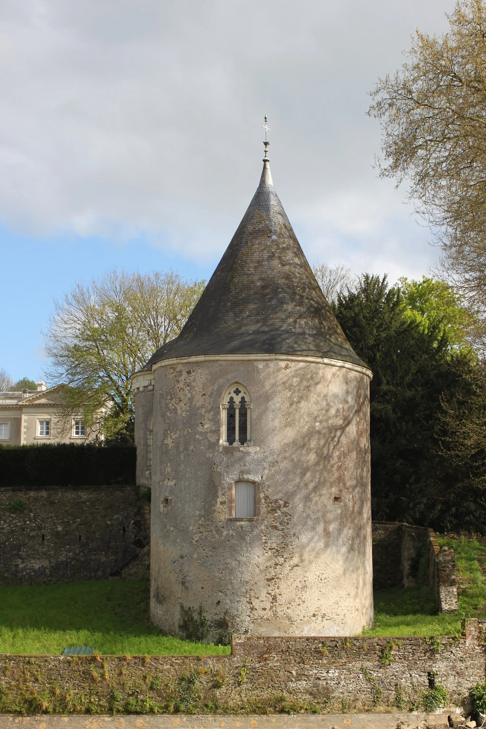 Photo showing: Restes de la partie médiévale du Château du Bas-Plessis, Fr-49-Chaudron-en-Mauges.