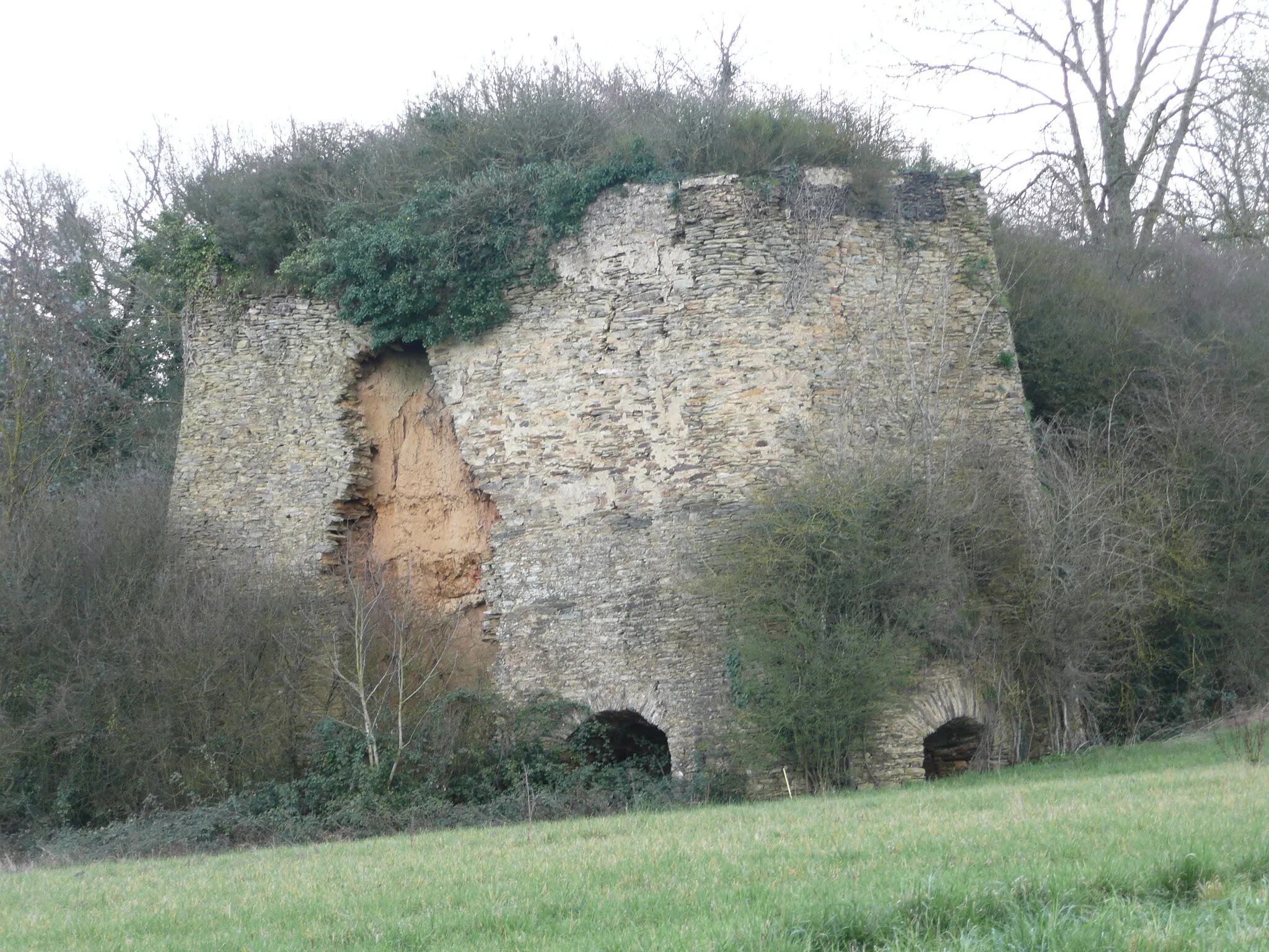 Photo showing: Four à chaux à Chazé-Henry