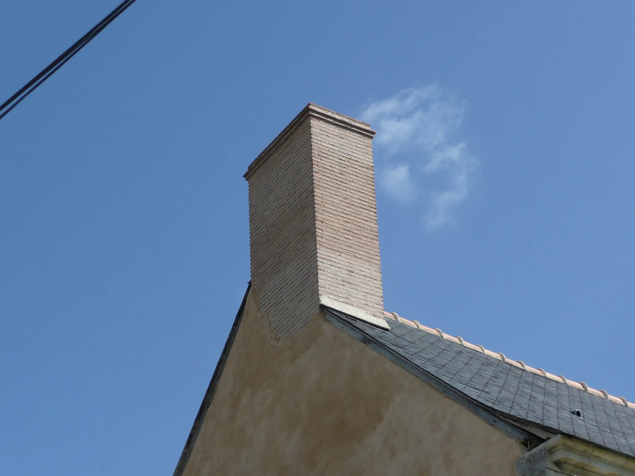 Photo showing: This building is inscrit au titre des monuments historiques de la France. It is indexed in the base Mérimée, a database of architectural heritage maintained by the French Ministry of Culture, under the reference PA49000017 .