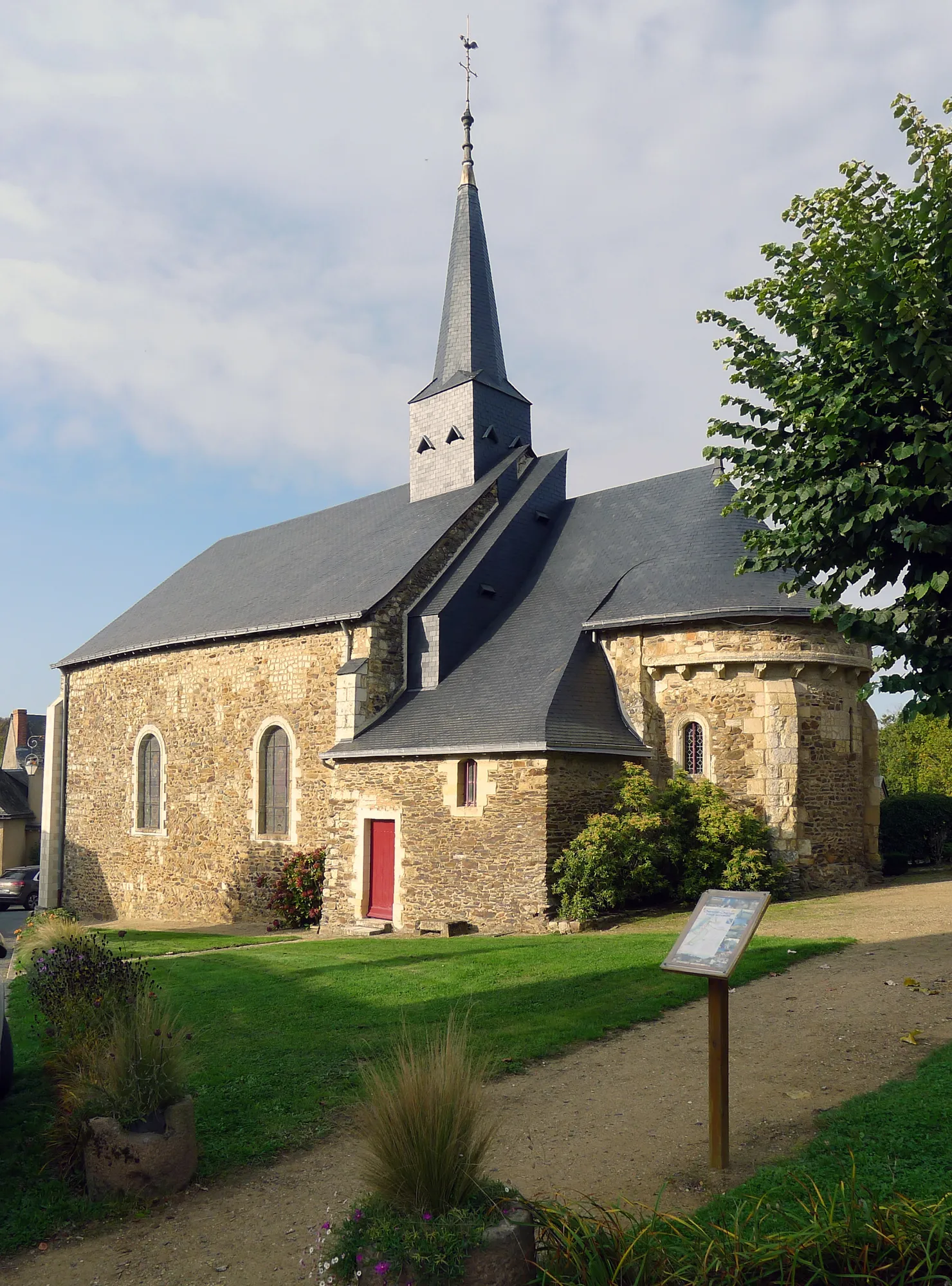 Photo showing: This building is inscrit au titre des monuments historiques de la France. It is indexed in the base Mérimée, a database of architectural heritage maintained by the French Ministry of Culture, under the reference PA49000002 .