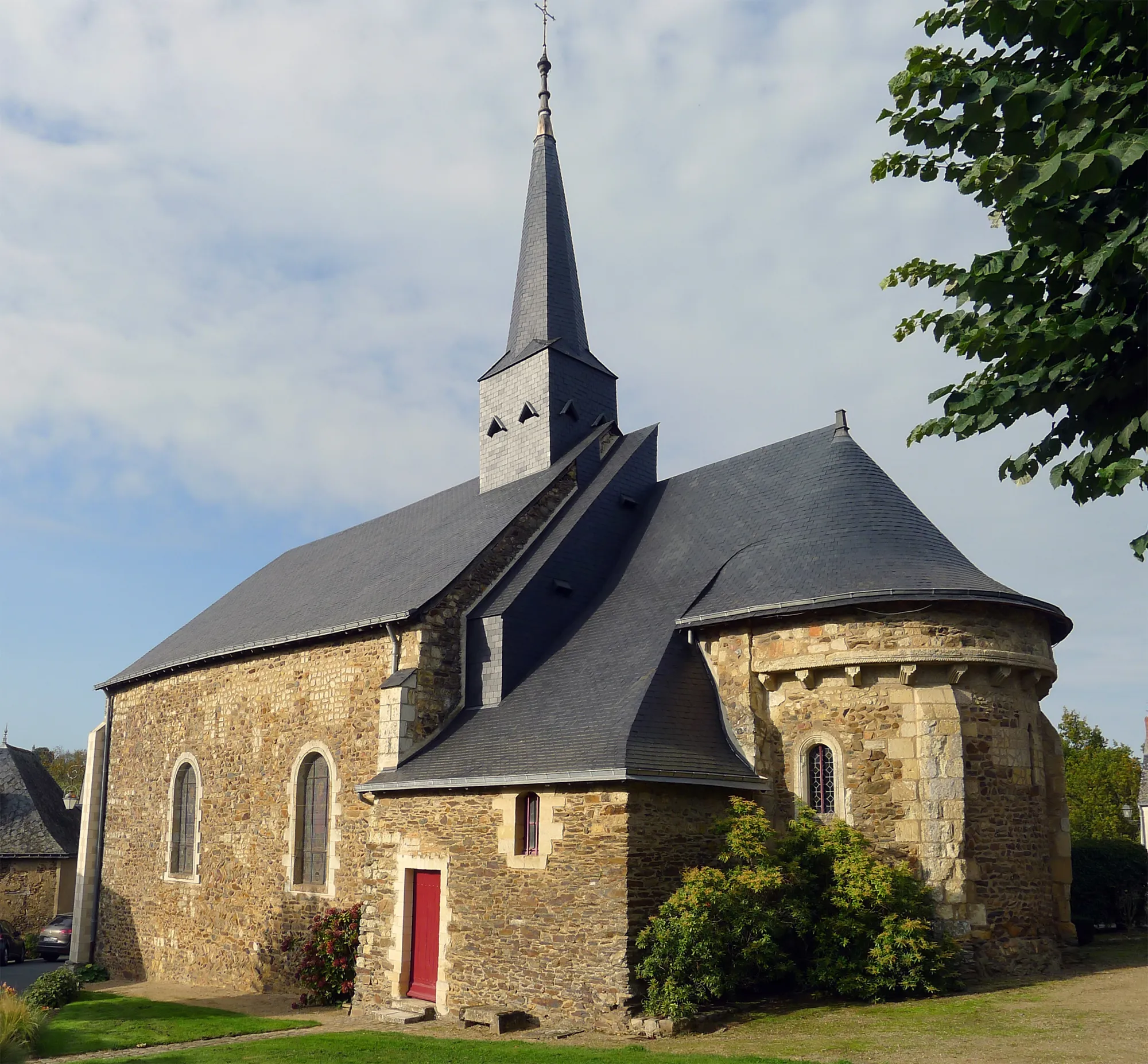 Photo showing: This building is inscrit au titre des monuments historiques de la France. It is indexed in the base Mérimée, a database of architectural heritage maintained by the French Ministry of Culture, under the reference PA49000002 .