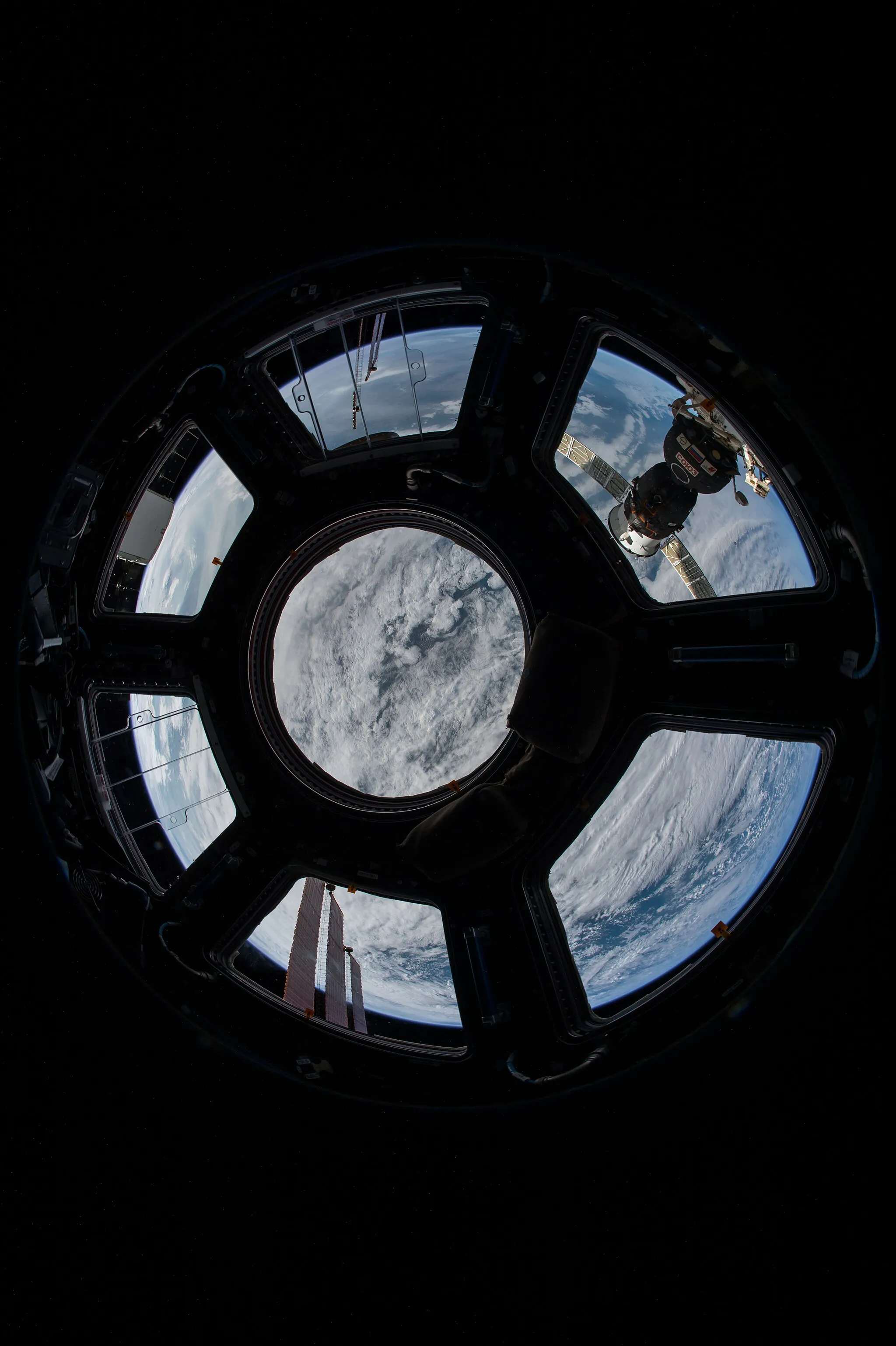 Photo showing: View of Earth taken during ISS Expedition 53.