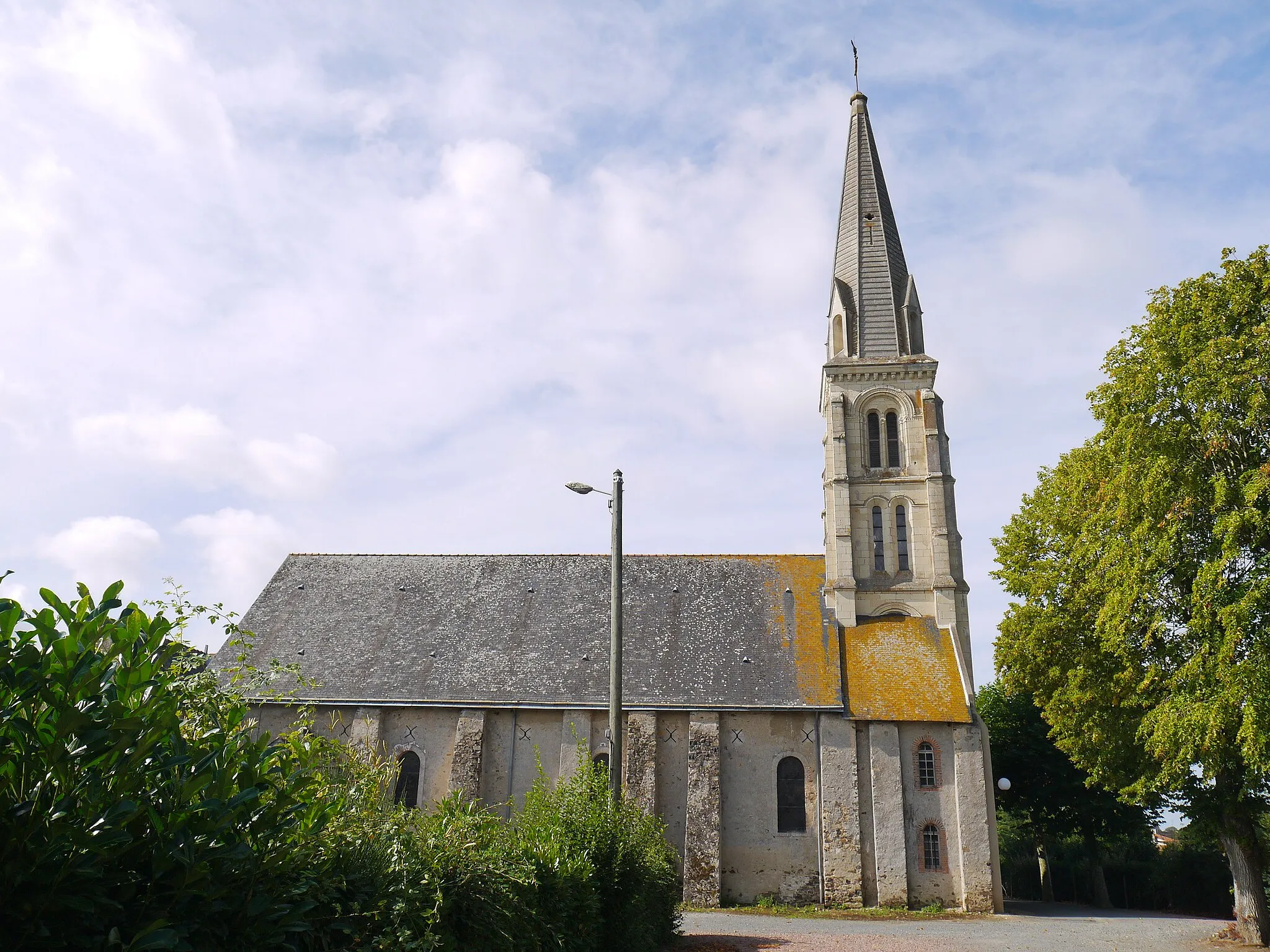 Photo showing: L'église Saint-Paul à Saint-Paul-du-Bois (Maine-et-Loire, France).