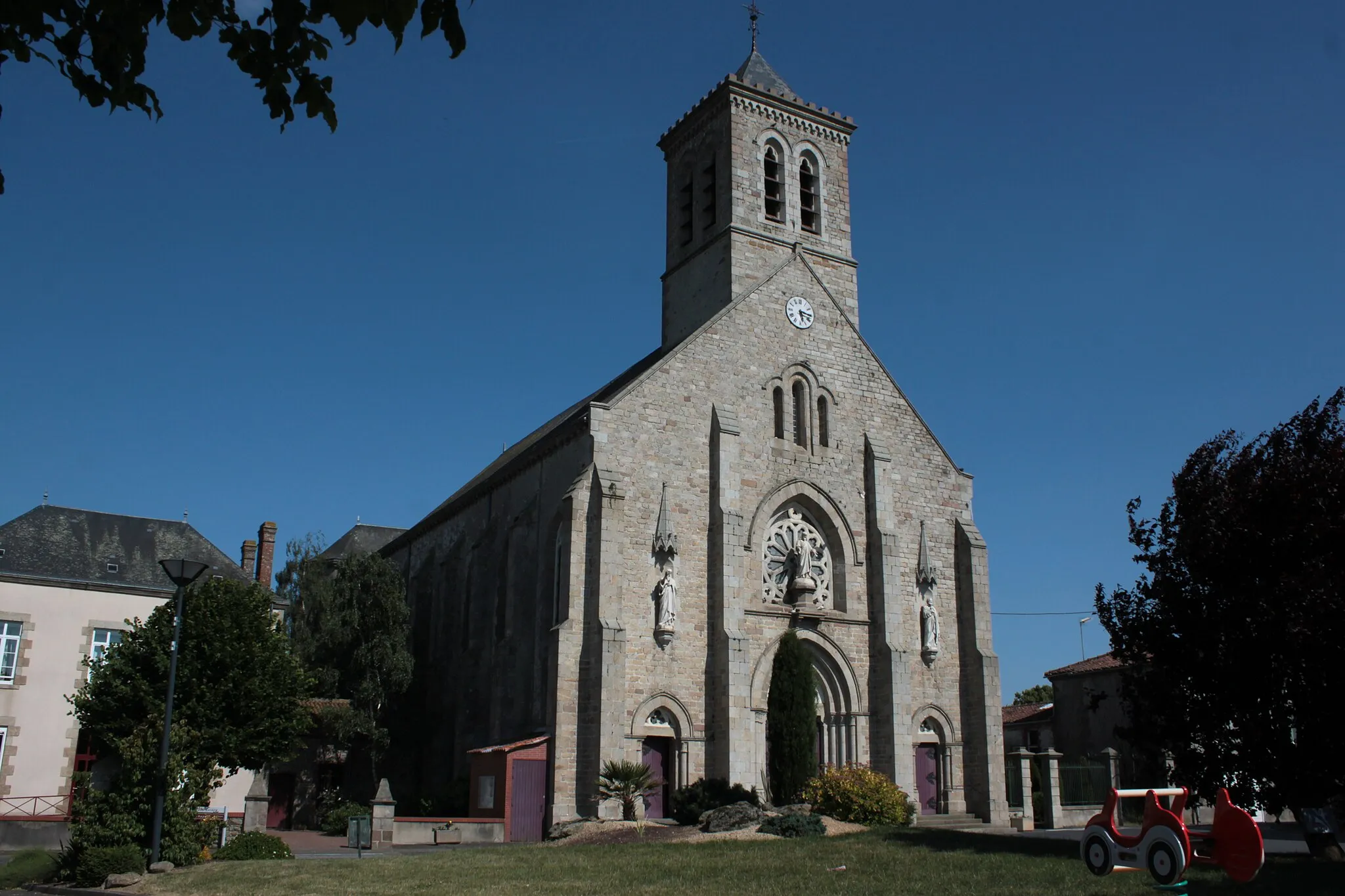 Photo showing: Église Saint-Pierre, 1863, Fr-49-Roussay.