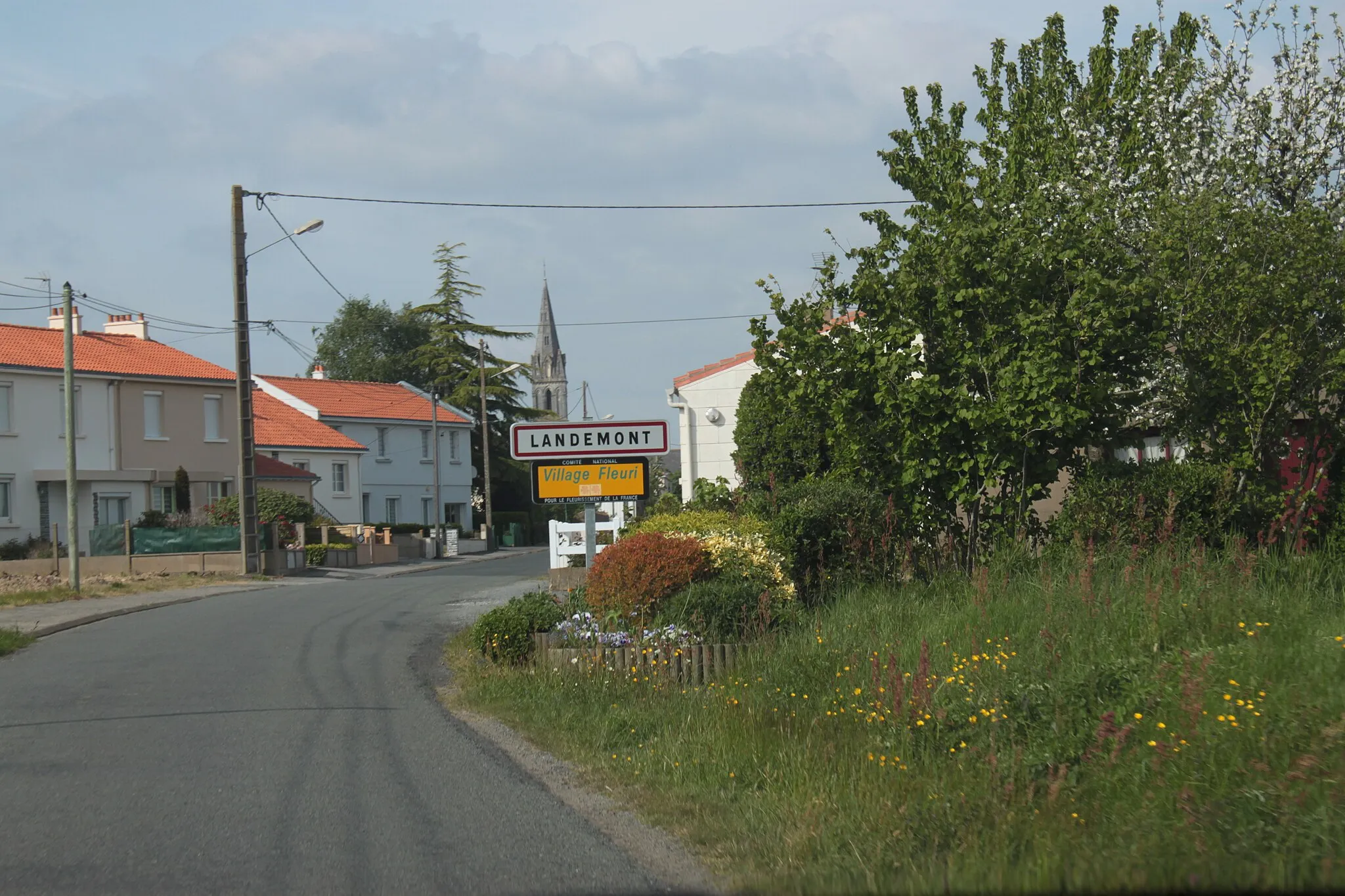 Photo showing: Route de la Remaudiere, Fr-49 Landemont