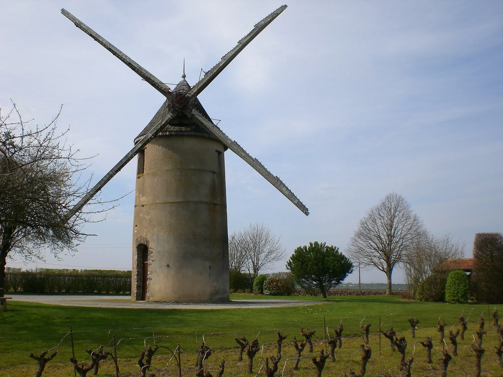 Photo showing: Moulin Guillou, Fr-49-Tillières.