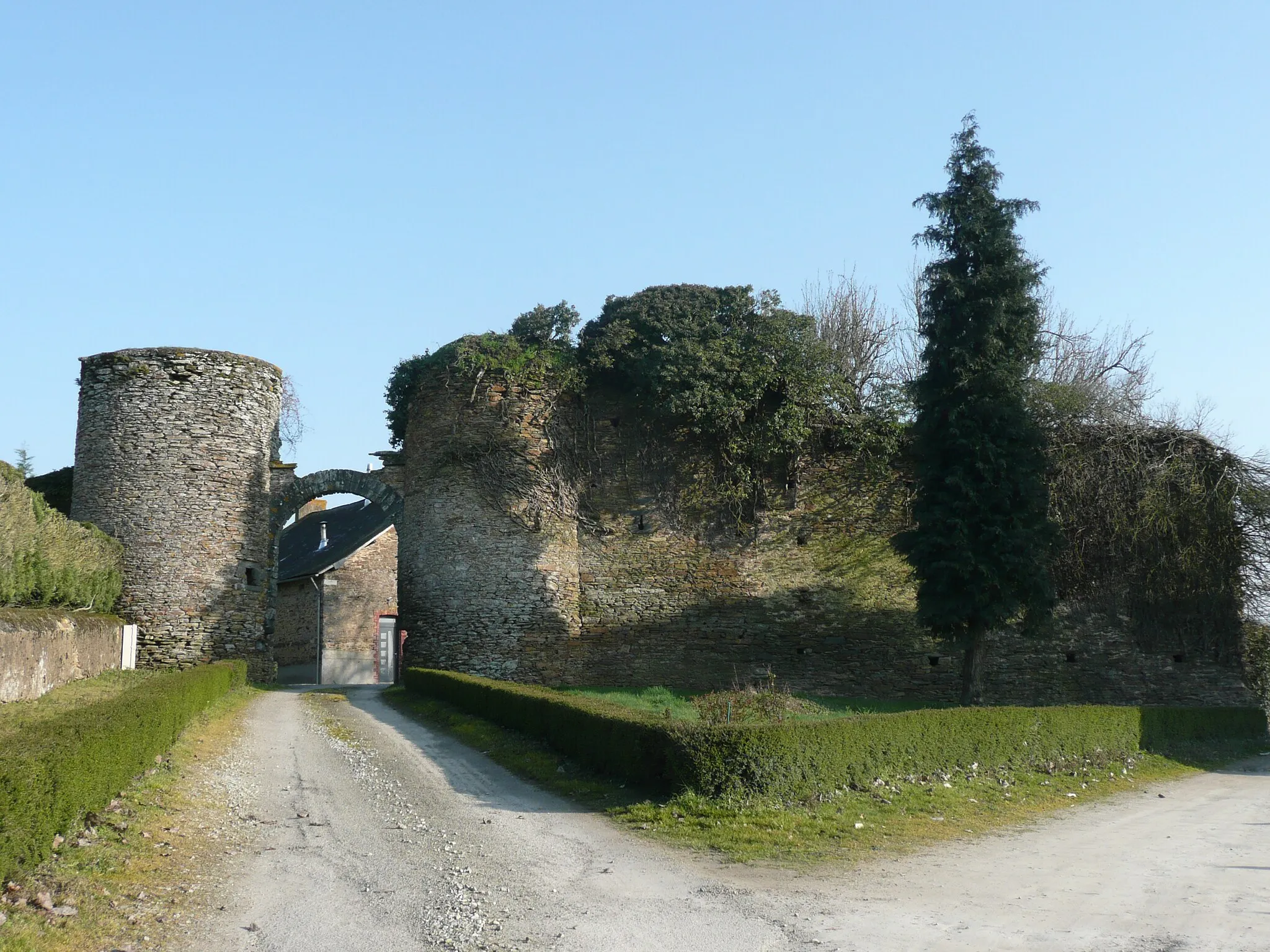 Photo showing: Entrée du château de Saint-Michel-et-Chanveaux