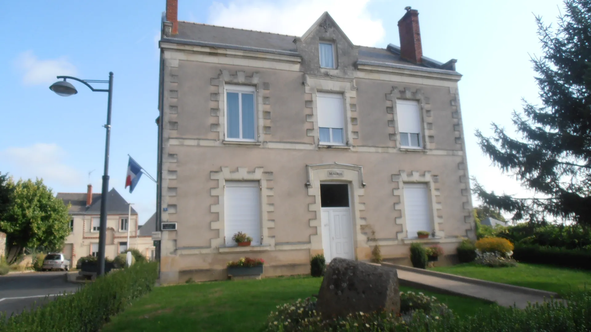 Photo showing: La mairie de St Clément de la Place