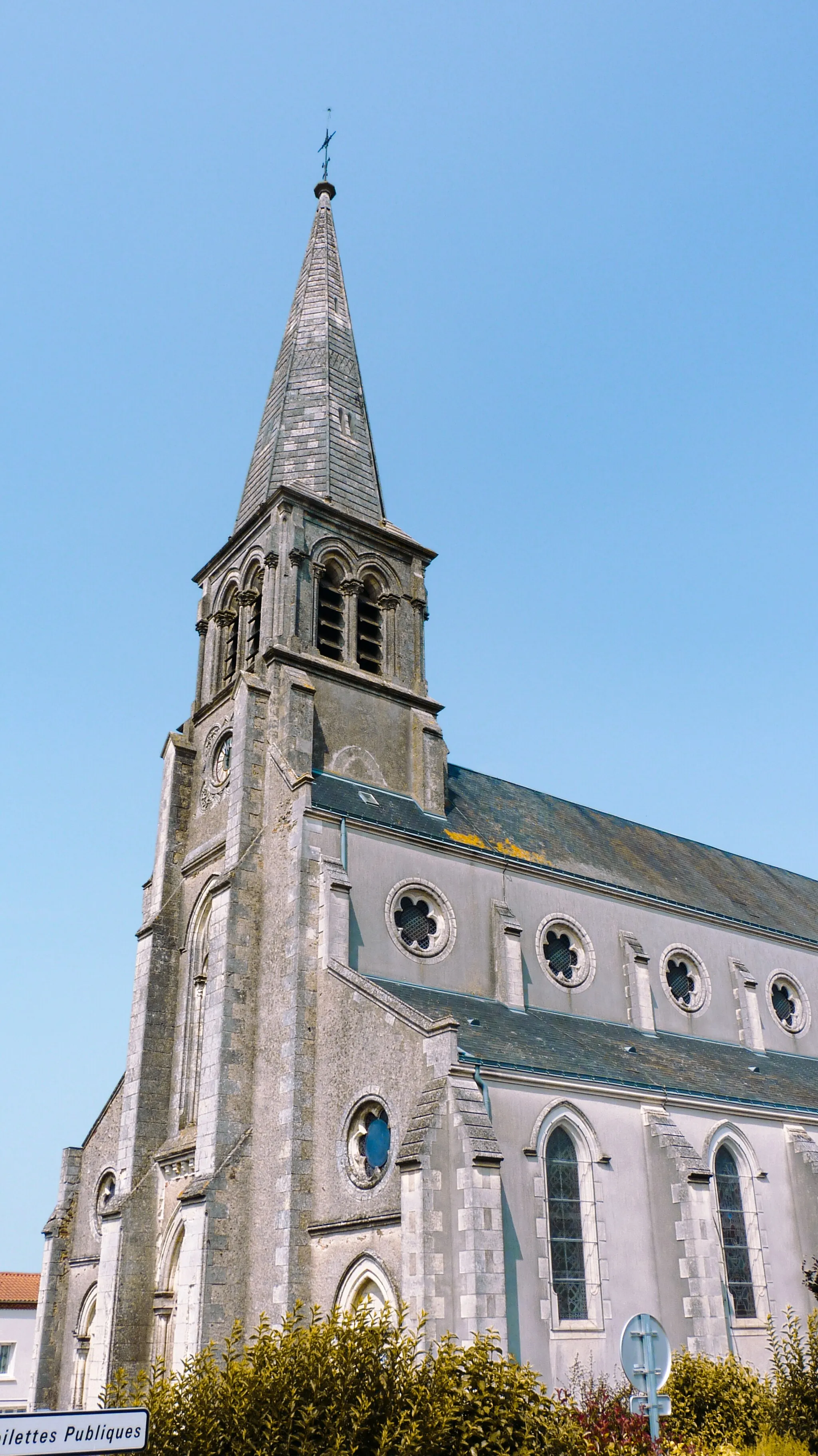 Photo showing: Église Saint-Martin de La Salle-de-Vihiers