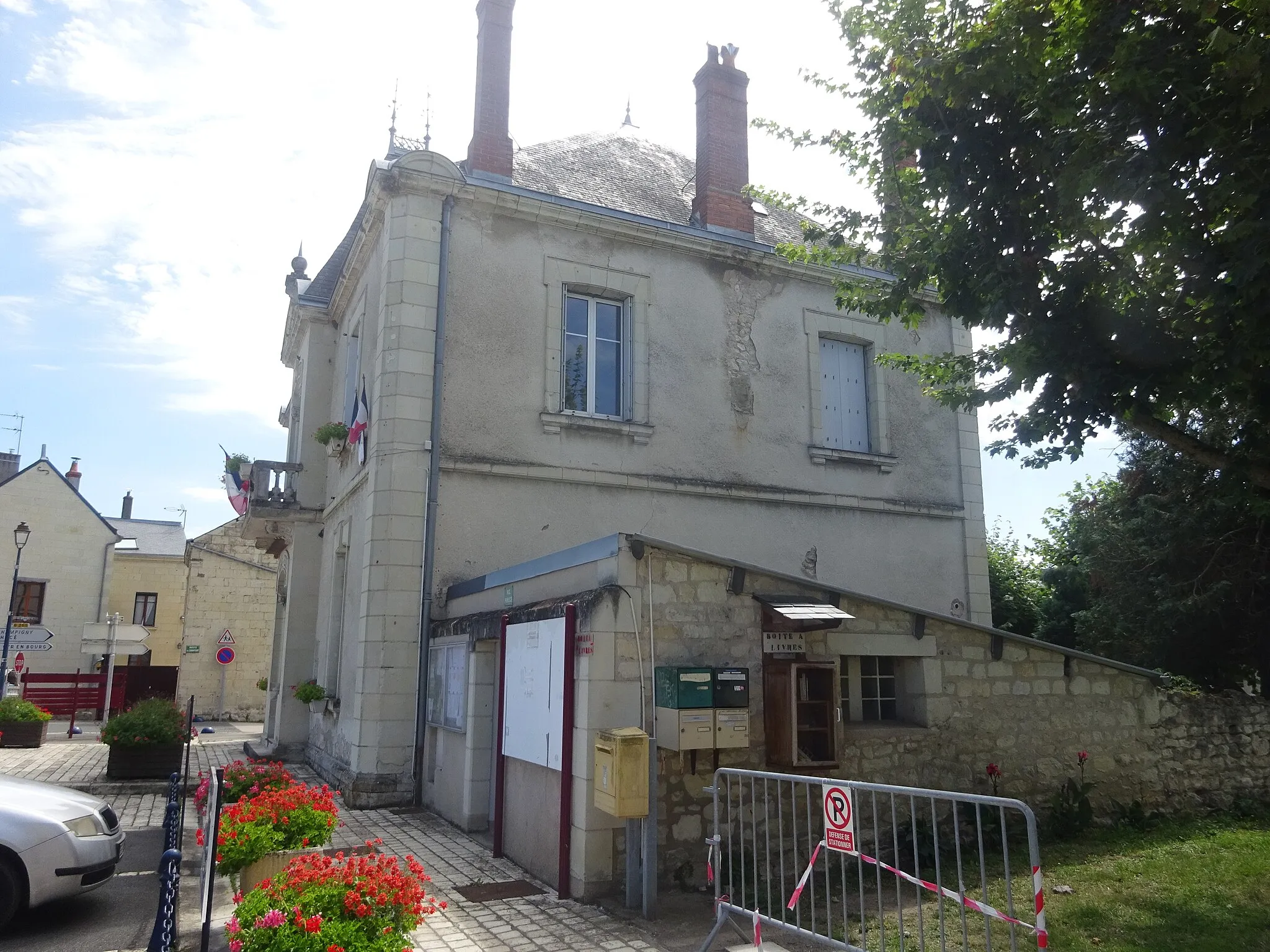 Photo showing: Souzay-Champigny - Boîte à livres